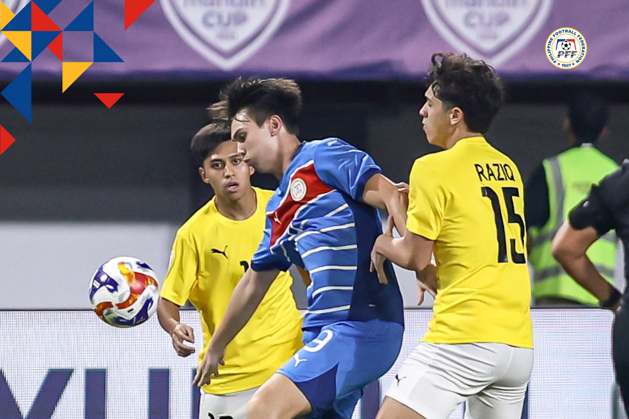 Các cầu thủ U23 Philippines thi đấu lấn lướt trước U23 Brunei