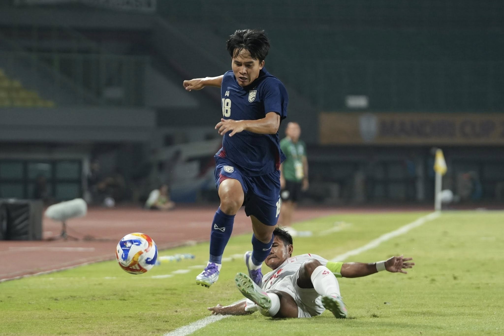 Trận đấu giữa U23 Thái Lan và U23 Myanmar diễn ra căng thẳng và quyết liệt