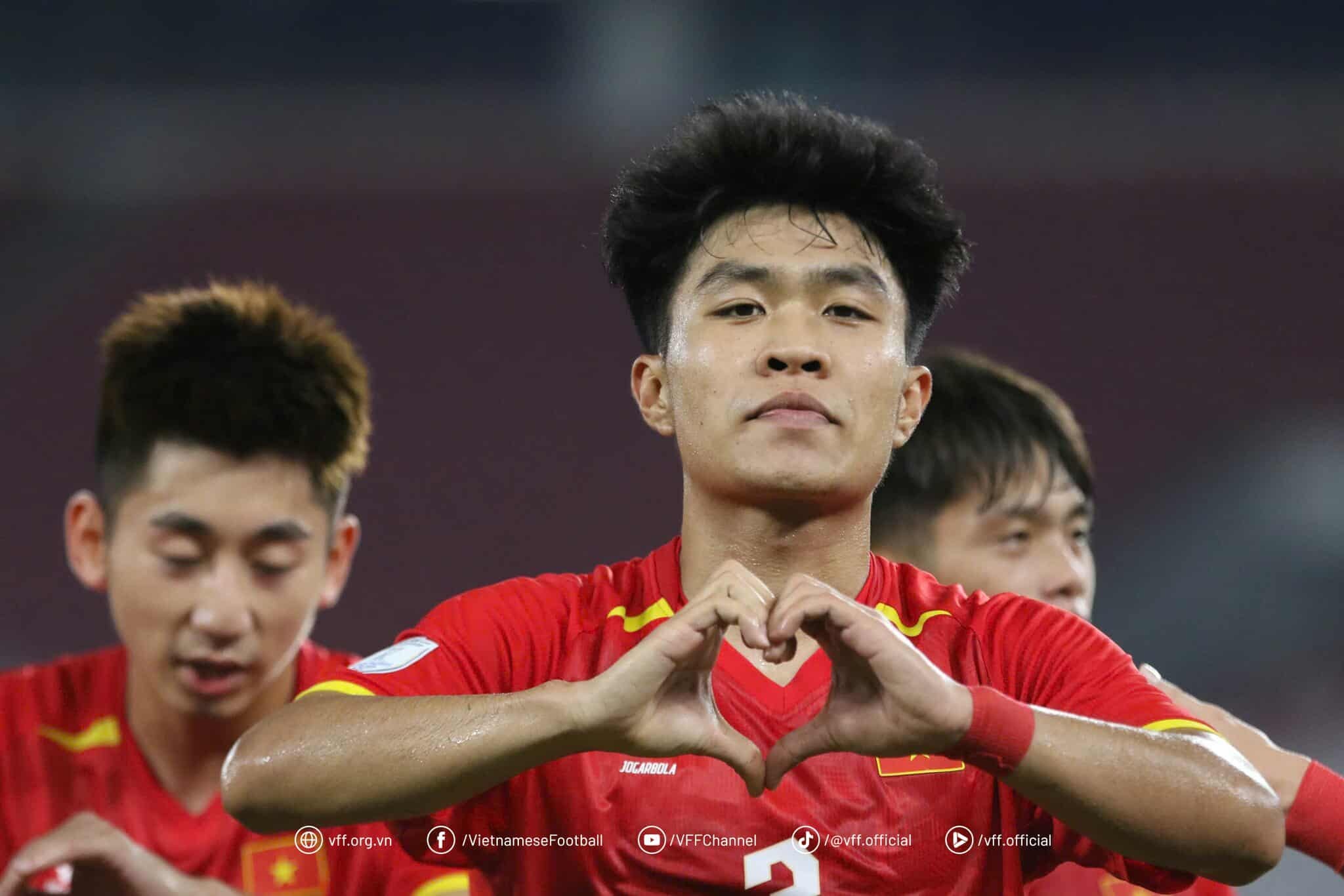 Đội tuyển U23 Việt Nam tiến vào vòng bán kết với tư cách đội nhất Bảng B