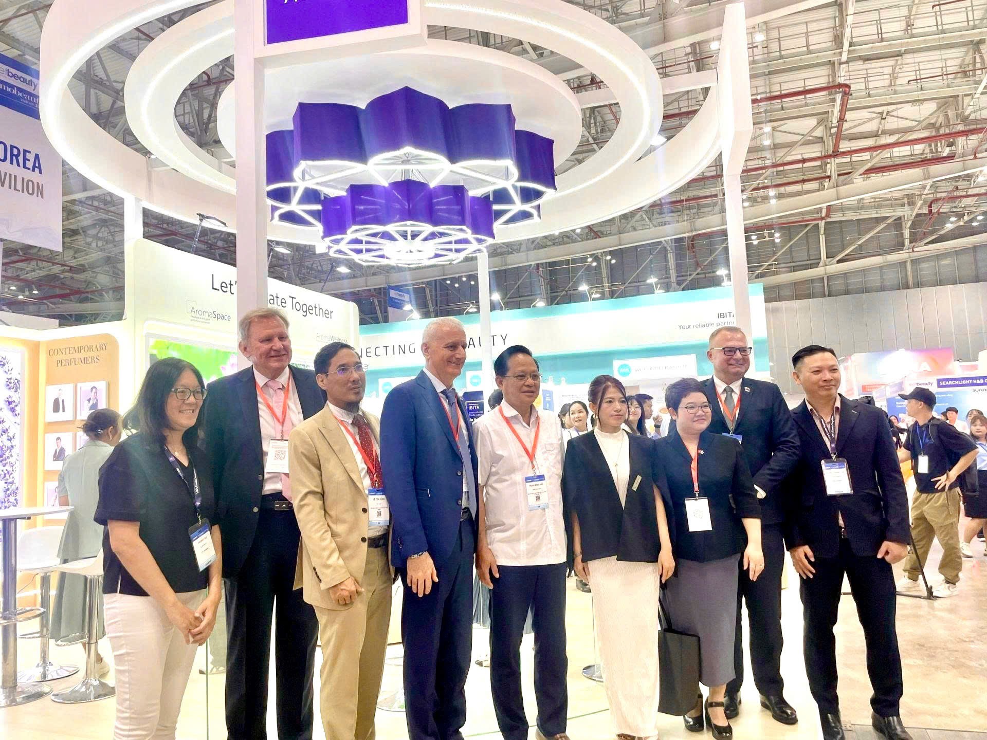 Chuỗi triển lãm quốc tế gồm Vietbeauty, Cosmobeauté Vietnam và Beautycare Plus 2025 chính thức khai mạc. 