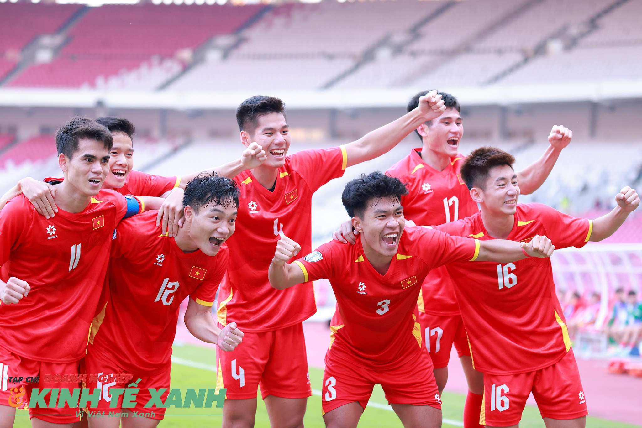 Các cầu thủ U23 Việt Nam ăn mừng bàn thắng lội ngược dòng trước U23 Philippines
