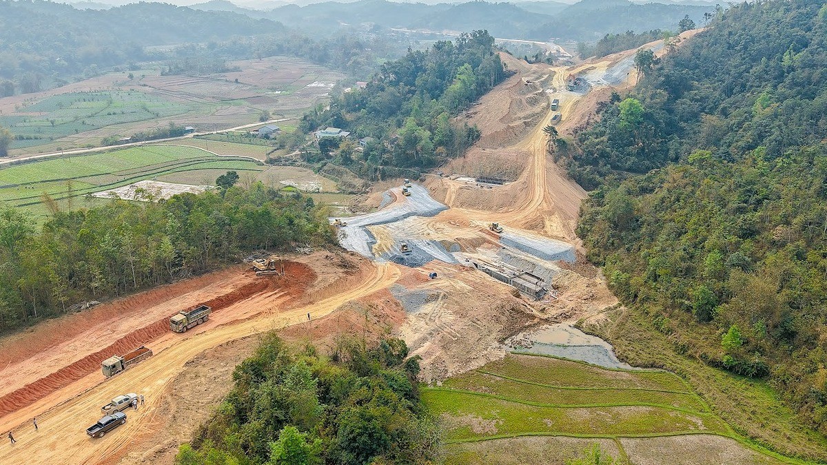 Cao tốc Đồng Đăng – Trà Lĩnh (Lạng Sơn – Cao Bằng) do Tập đoàn Đèo Cả đầu tư là tuyến huyết mạch vùng biên giới phía Bắc. Ảnh deoca.vn.