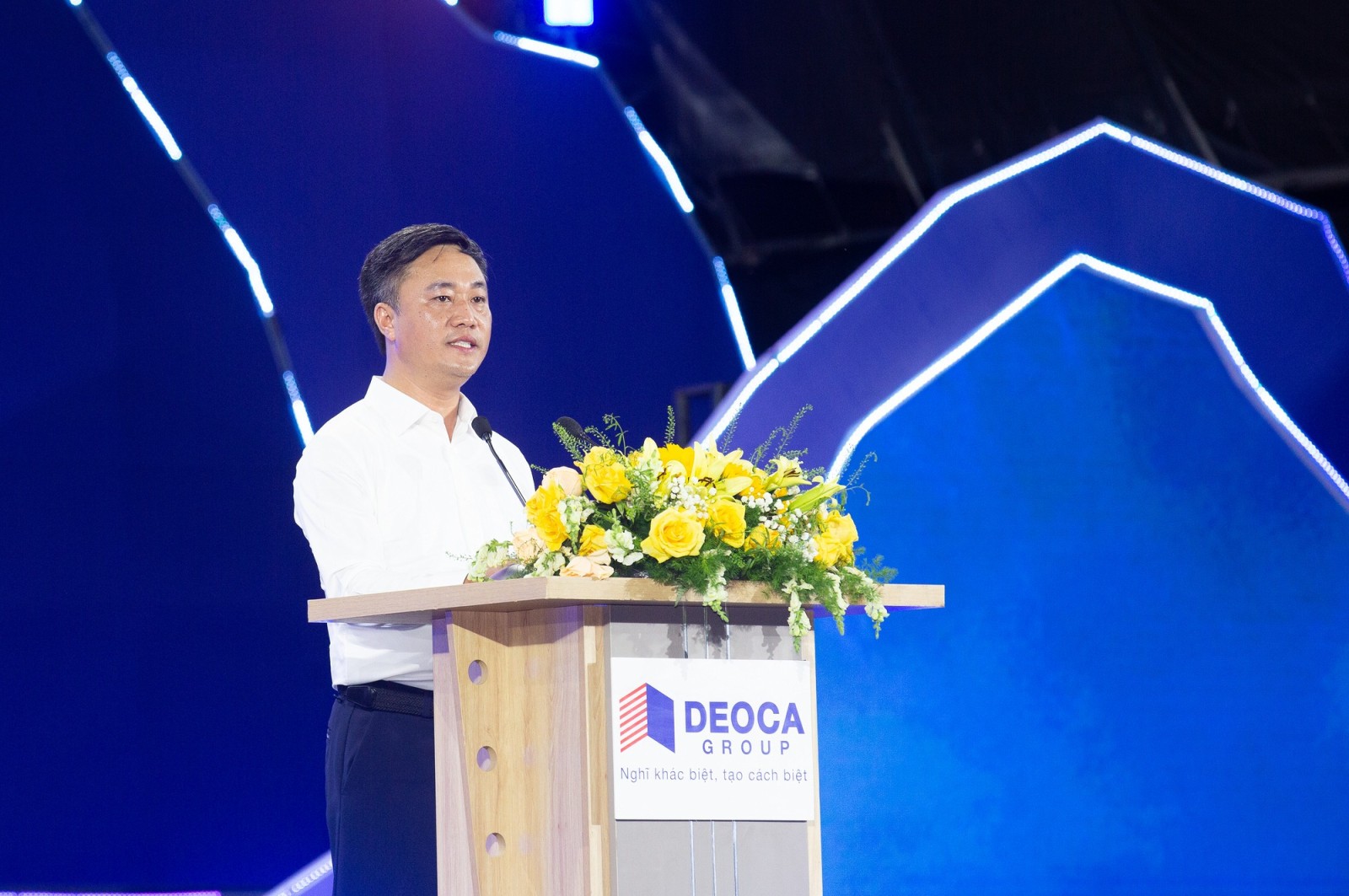 Thứ trưởng Bộ Xây dựng, Ông Nguyễn Việt Hùng chia sẻ tại sự kiện. Ảnh: deoca.vn