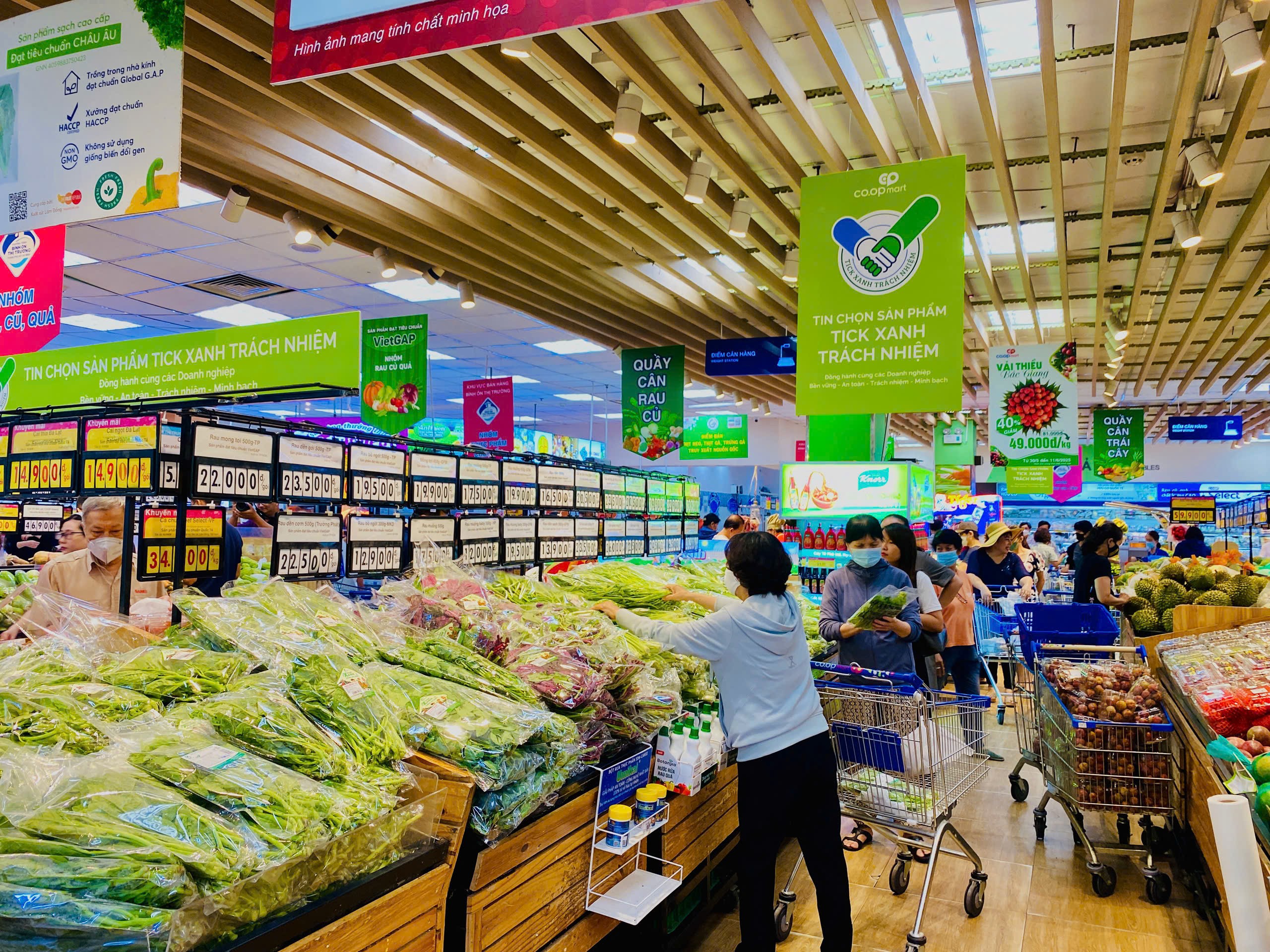 TP.HCM với vai trò đầu tàu kinh tế, có thể đi đầu trong việc thiết lập các tiêu chuẩn này, qua đó nâng tầm năng lực cạnh tranh của doanh nghiệp nội địa và thu hút dòng vốn đầu tư xanh quốc tế.