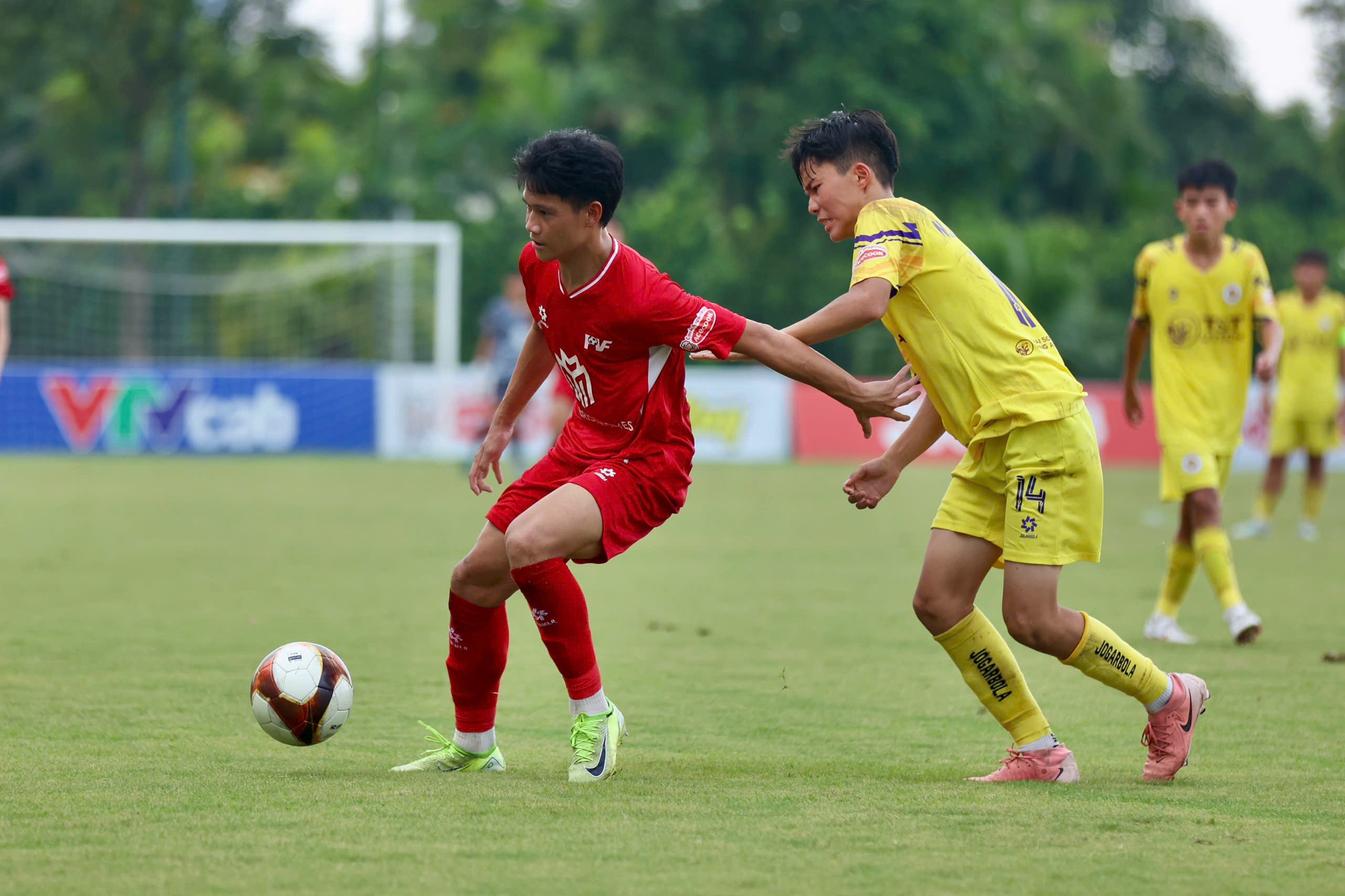 Trận chung kết giữa đội chủ nhà U15 PVF và U15 Hà Nội diễn ra sôi nổi và hấp dẫn
