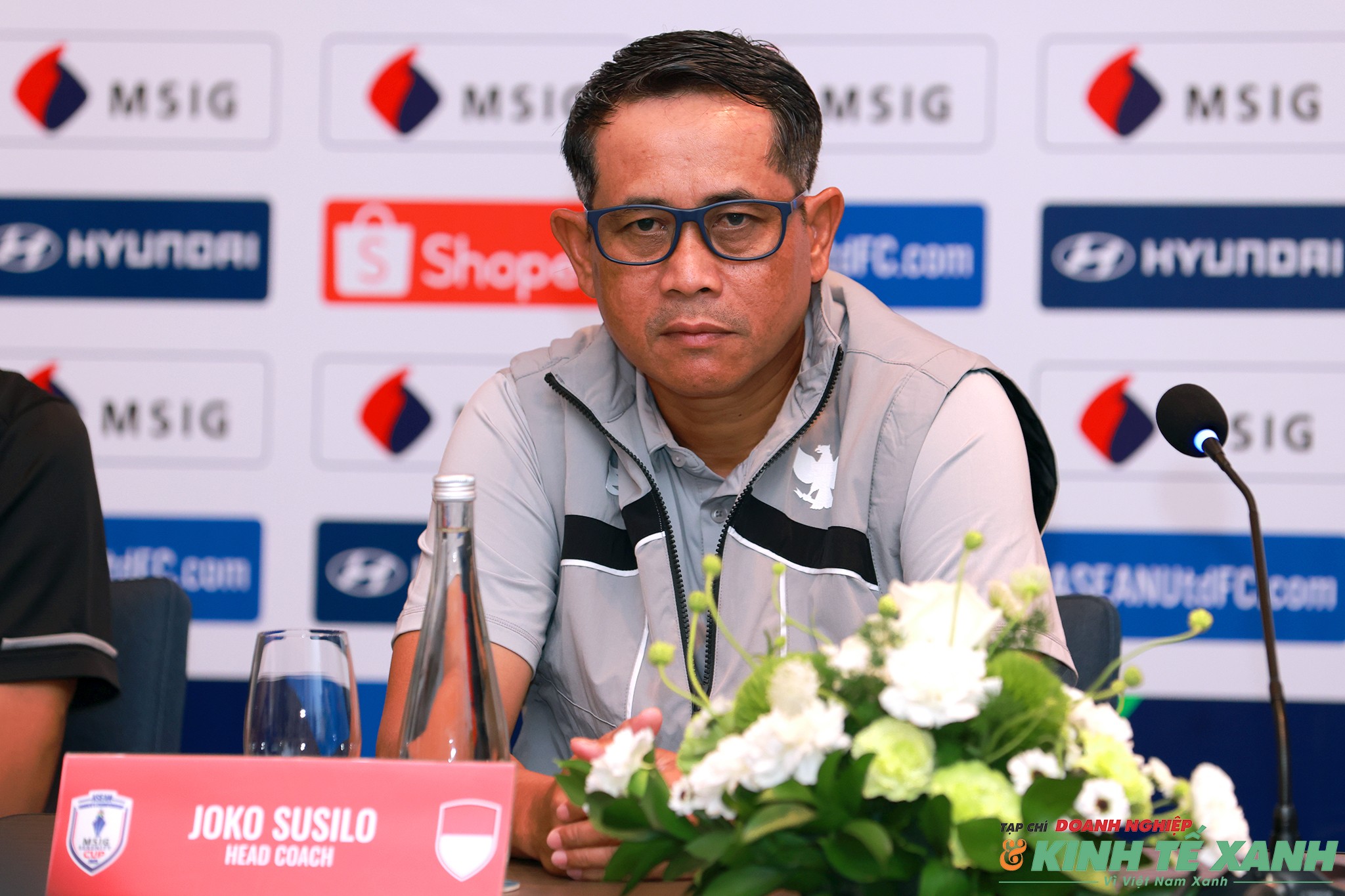 HLV trưởng đội tuyển nữ Indonesia - Joko Susilo phát biểu trước giới truyền thông