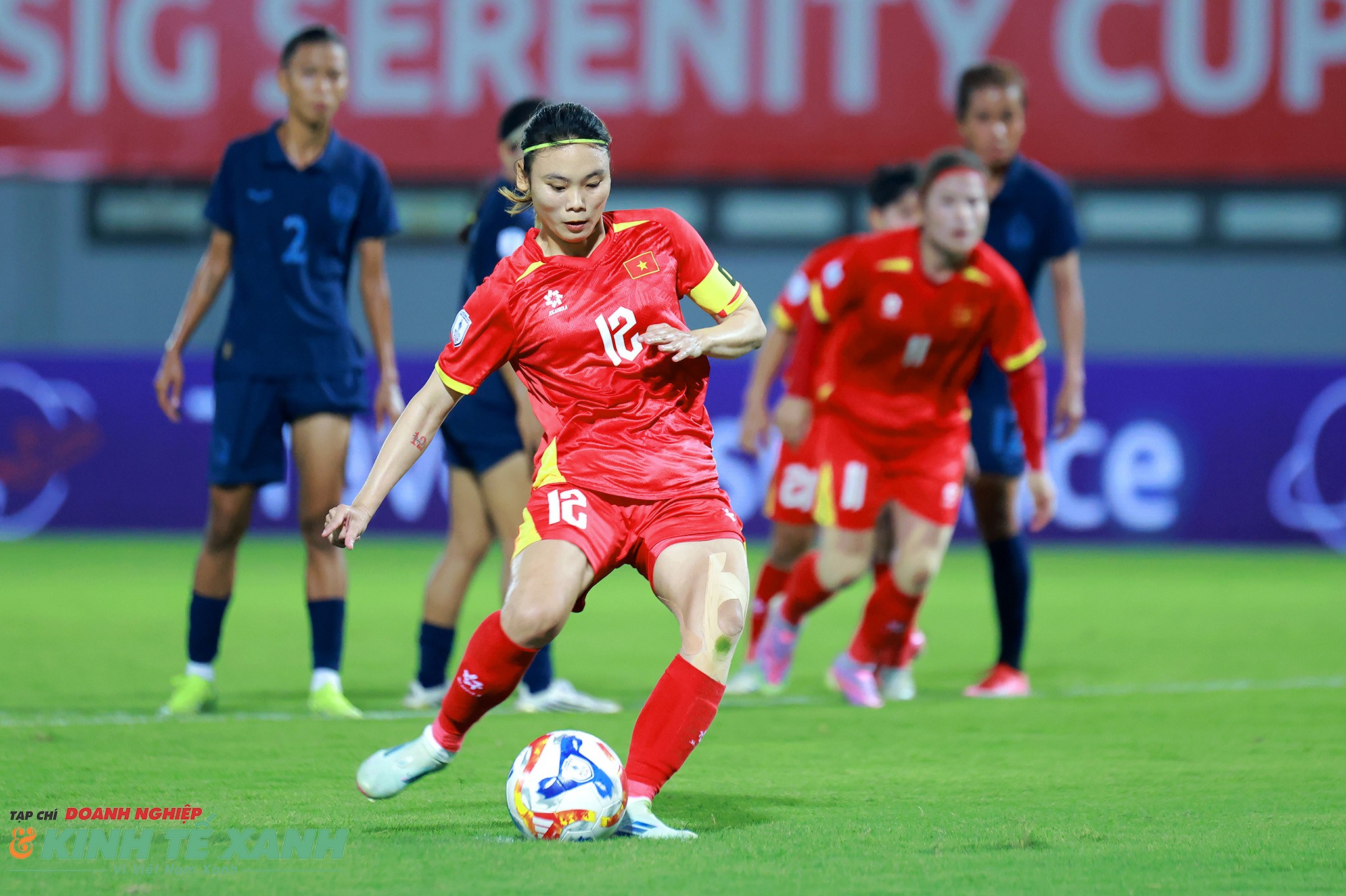 Tiền đạo đội trưởng Hải Yến ghi bàn thắng trên chấm 11m