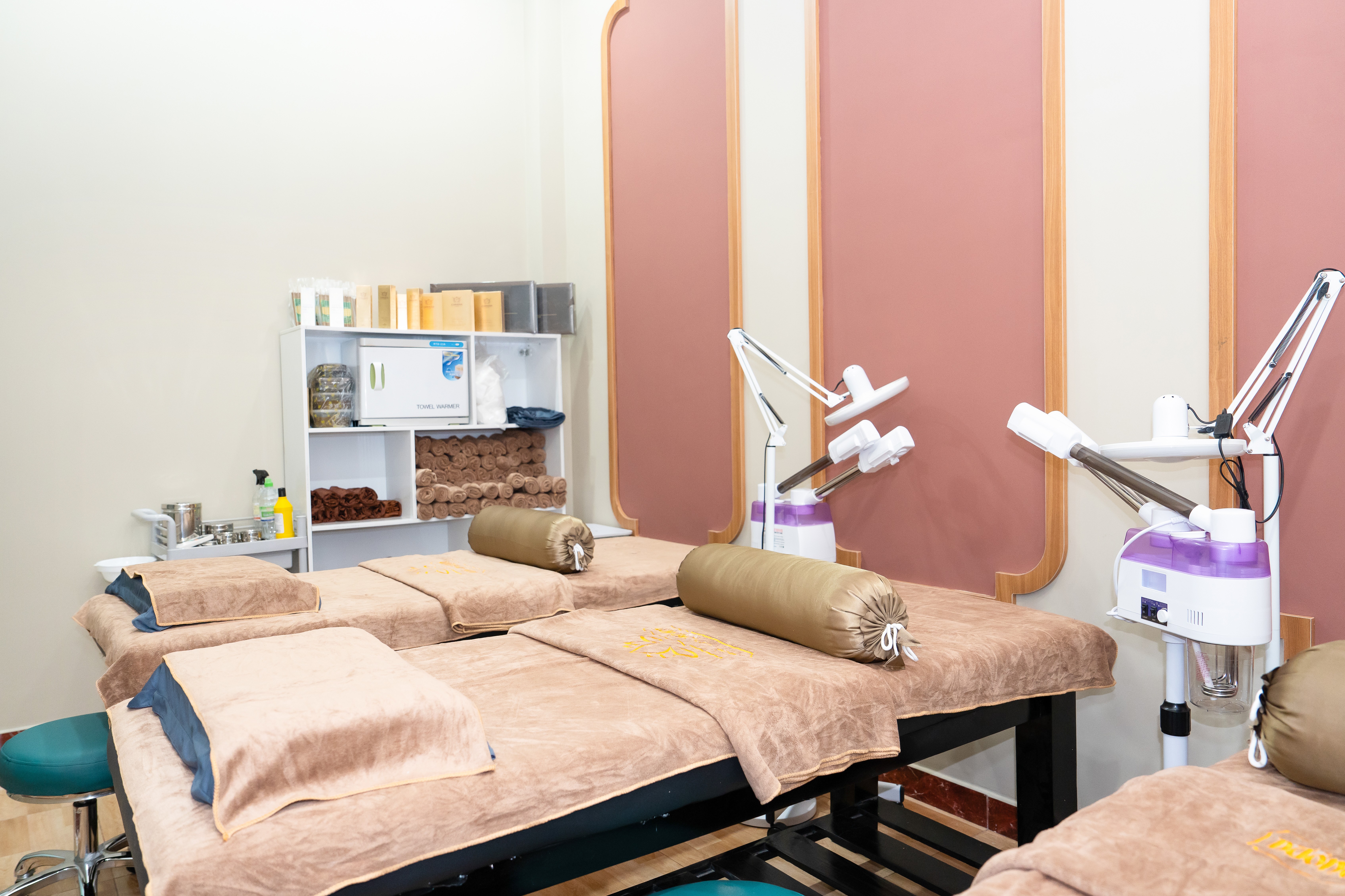 Dưỡng Sinh Thiền Định tập trung vào sự kết hợp giữa kỹ thuật trị liệu cổ truyền kết hợp cùng các phương pháp hiện đại, tận dụng sự tiên tiến của khoa học công nghệ.. 