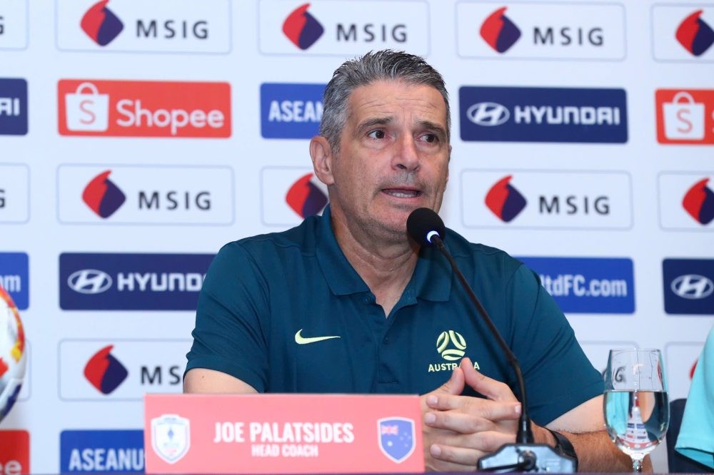 HLV đội tuyển nữ Australia Joseph Palatsides trả lời báo chí