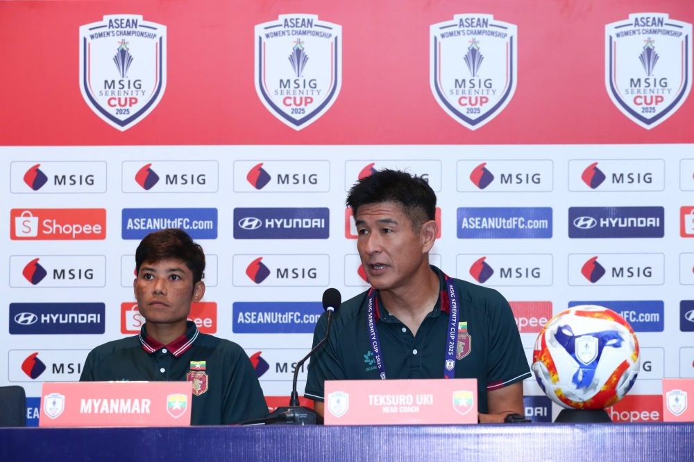 HLV đội tuyển nữ Myanmar Uki Tetsuro tại buổi họp báo