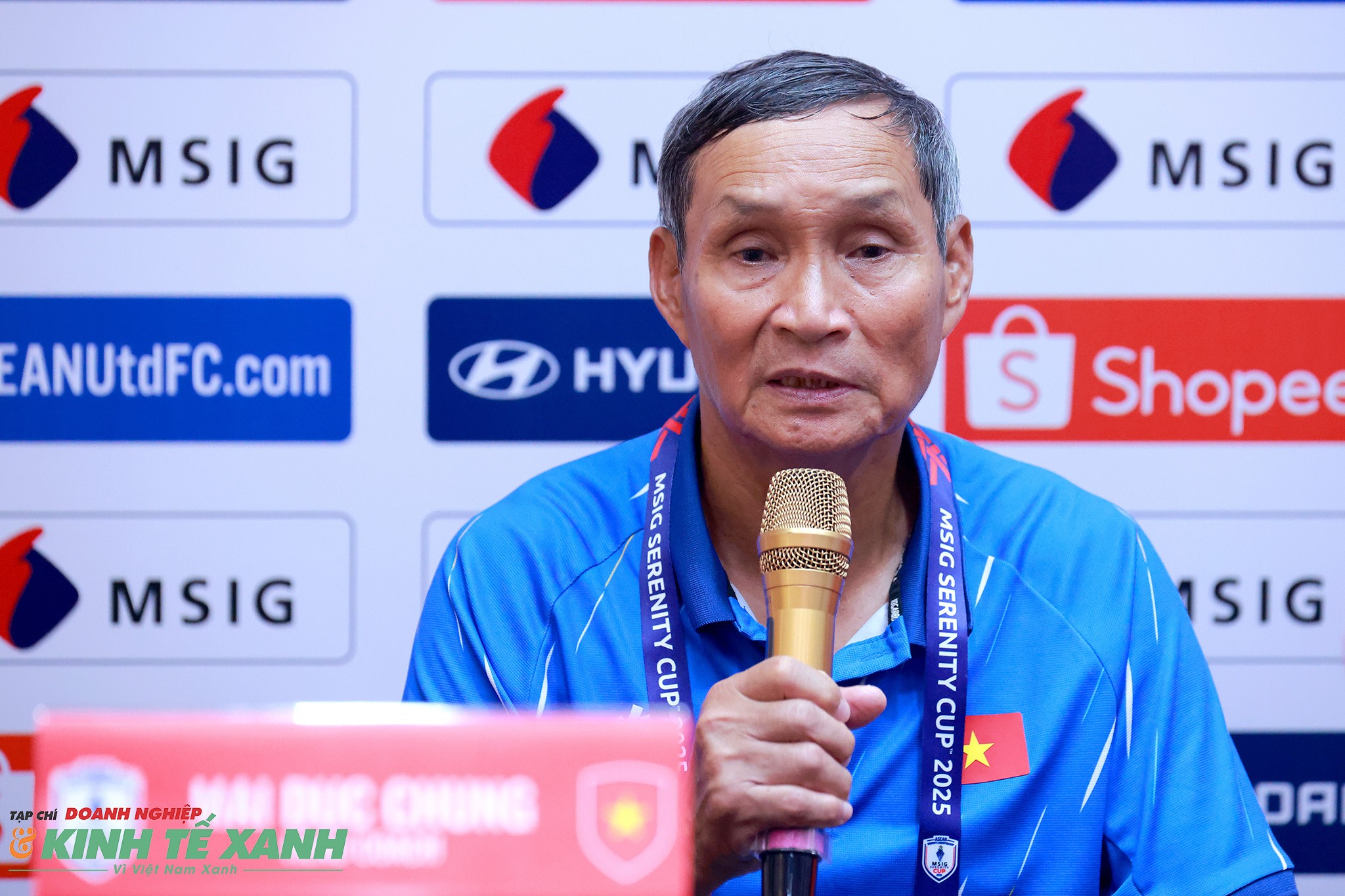 HLV Mai Đức Chung tri ân cổ động viên bóng đá cả nước