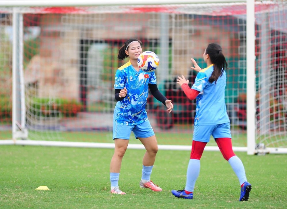 Các cầu thủ nữ Việt Nam nỗ lực và quyết tâm cho trận tranh Hạng Ba MSIG Serenity Cup 2025