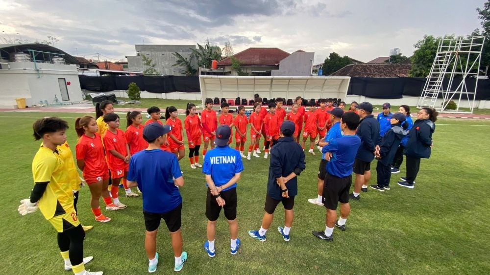 Đội tuyển U16 nữ Việt Nam tập luyện tại thành phố Surakarta, Indonesia