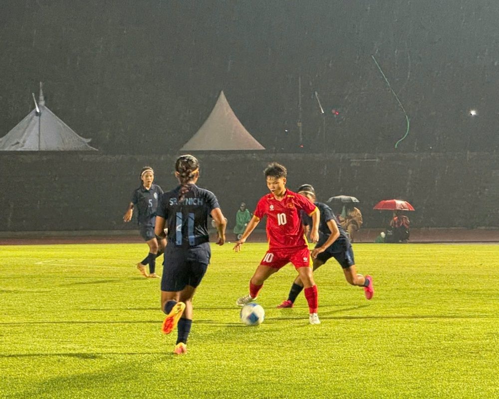 Tiền đạo Minh Ánh lập cú hat-trick trong trận đối đầu với U16 nữ Campuchia