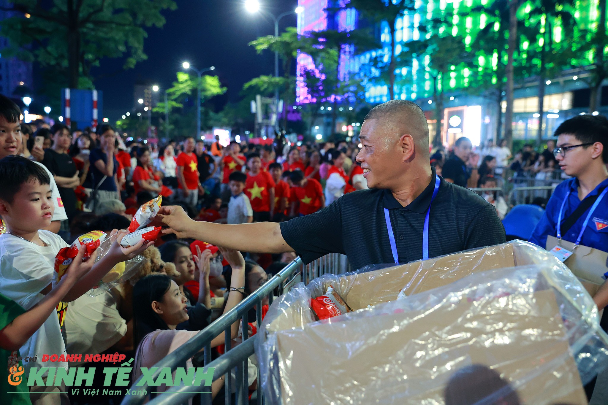 Nụ cười rạng rỡ trên môi khi được chia sẻ, hỗ trợ đồng bào