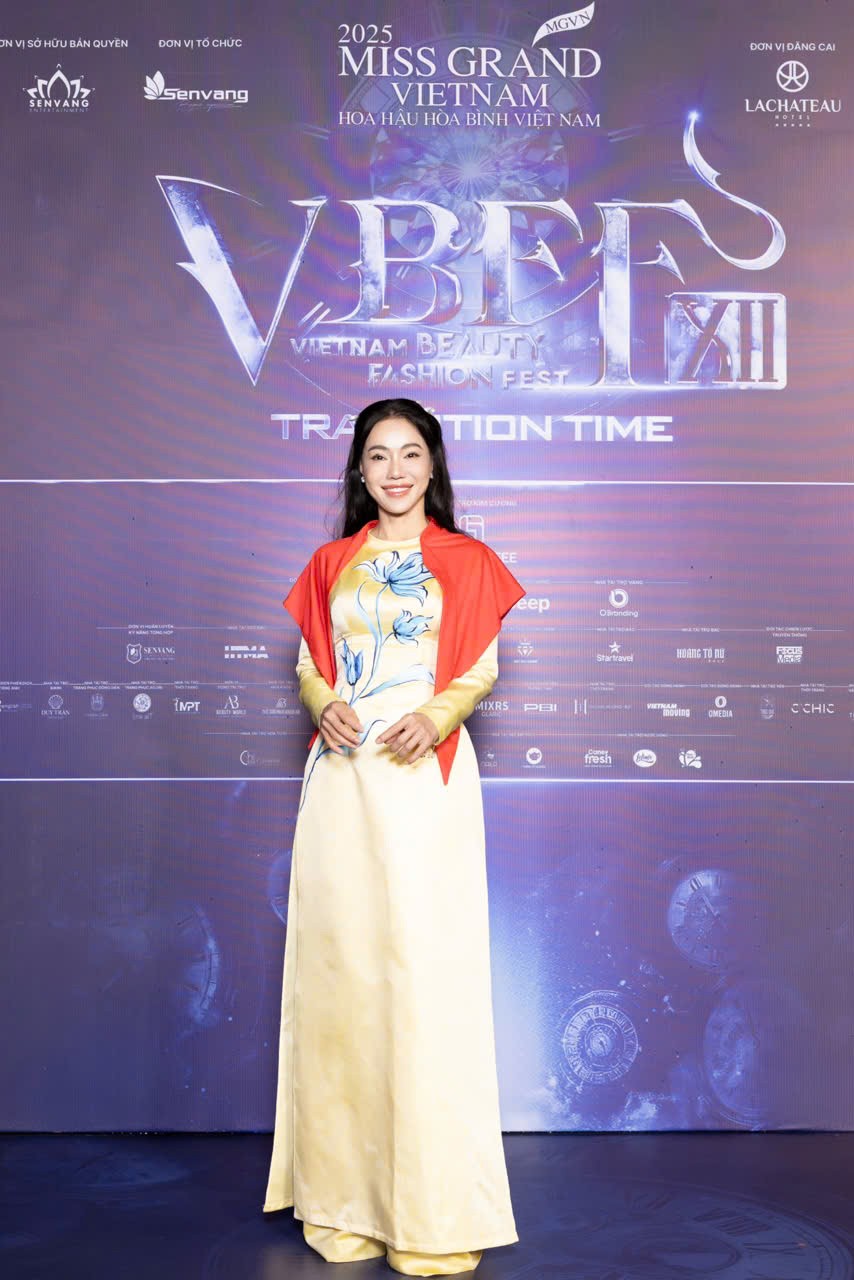 Dàn Hoa - Á hậu, thí sinh Miss Grand Vietnam 2025 diện áo dài hát mừng Quốc khánh 2/9