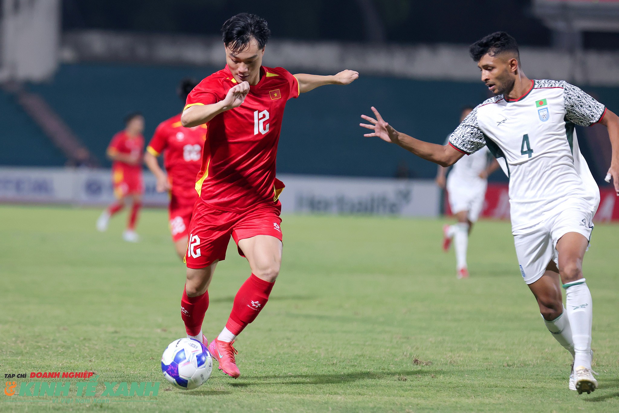 Nguyễn Xuân Bắc trong trận đấu với đội tuyển U23 Bangladesh