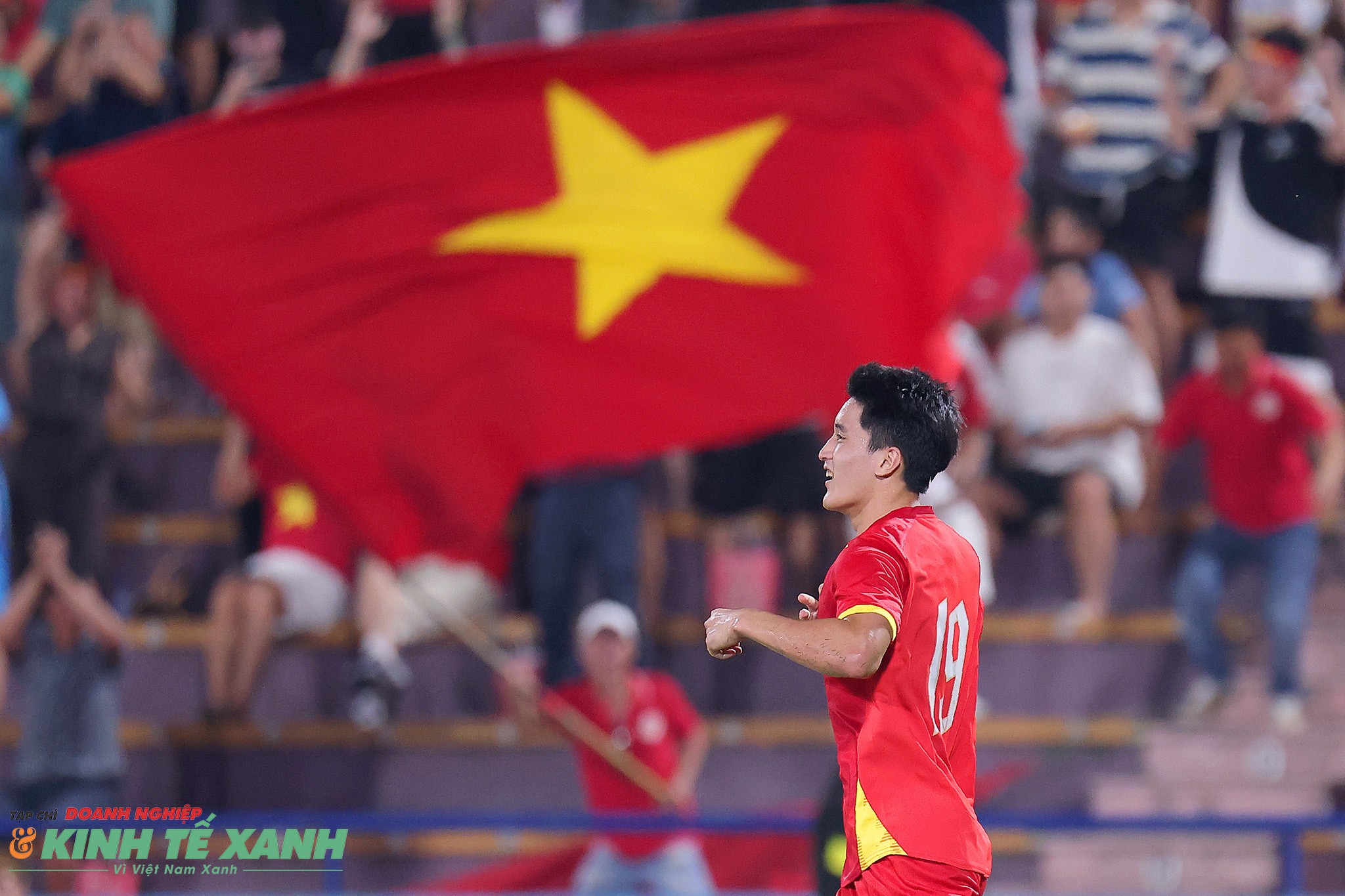 Ngọc Mỹ ăn mừng bàn thắng đưa U23 Việt Nam vươn lên dẫn trước 1-0