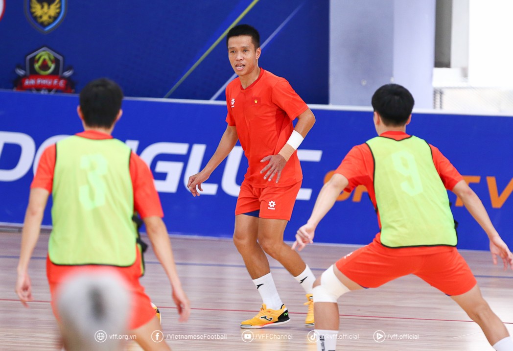 Đội tuyển futsal Việt Nam đã có trận đấu tập nội bộ với câu lạc bộ futsal Sahako