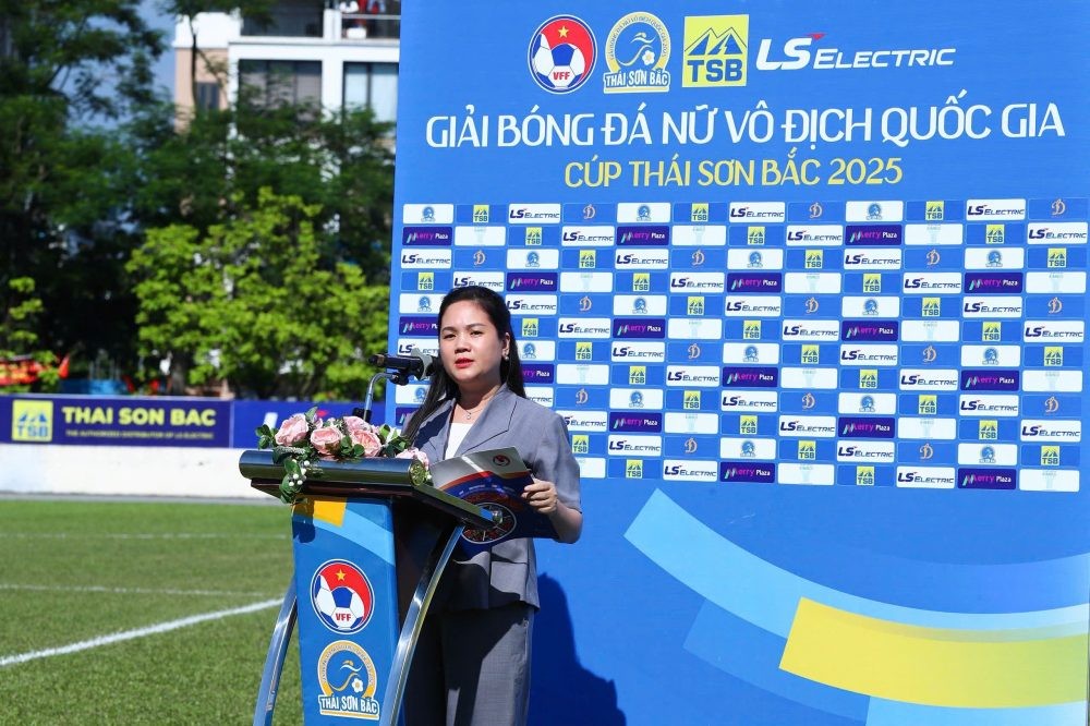 Bà Nguyễn Thanh Hà - Phó Tổng Thư ký VFF, Trưởng Ban Tổ chức phát biểu khai mạc Giải