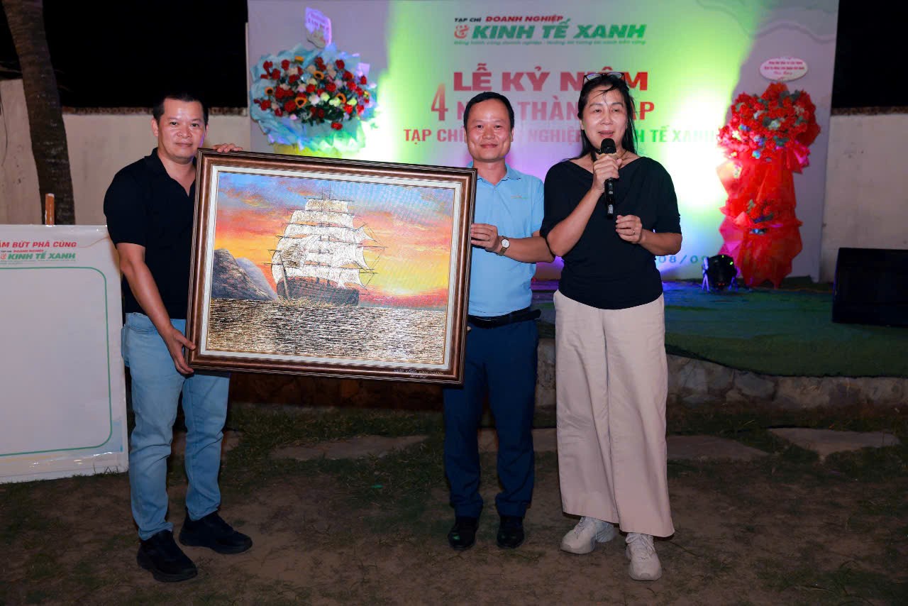 kỷ niệm 4 năm thành lập Tạp chí Doanh nghiệp và kinh tế xanh.jpg