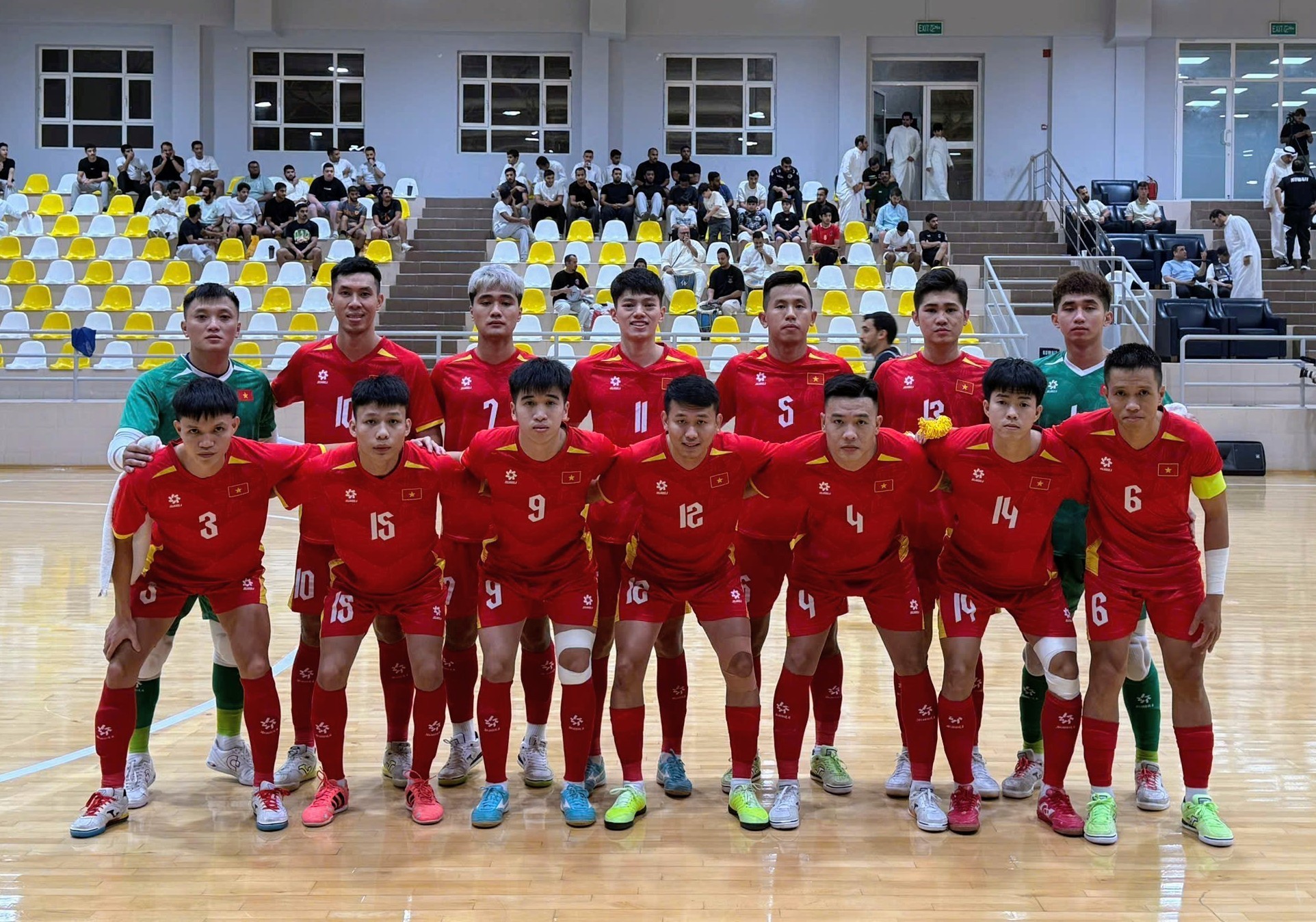 Đội hình Futsal Việt Nam trong trận giao hữu lượt đi với đội chủ nhà Kuwait