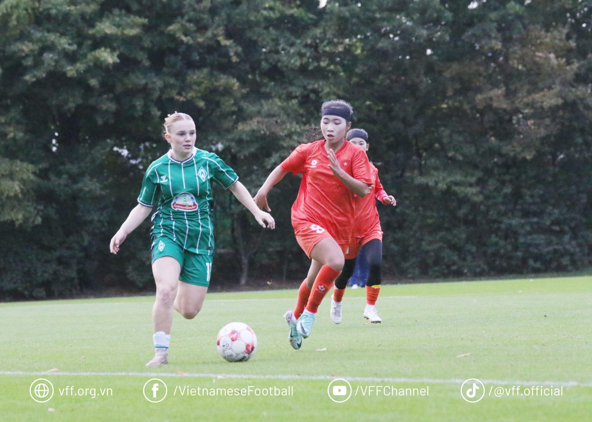 Werder Bremen II là đối thủ vượt trội về thể hình, thể lực và kinh nghiệm thi đấu