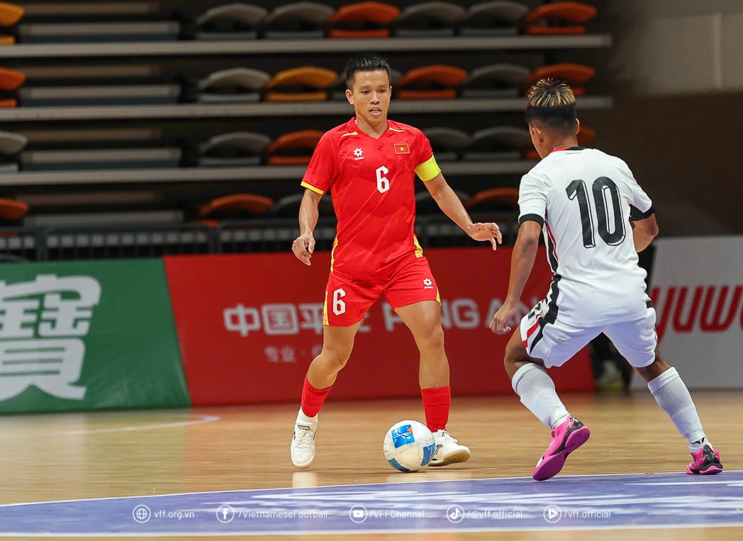 Các cầu thủ futsal Việt Nam vươn lên dẫn trước 5-0 ngay sau hiệp đấu đầu tiên