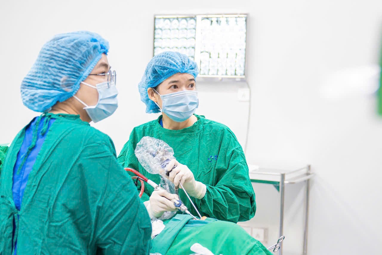 TS.BS Trần Trọng Uyên Minh: “Bàn tay vàng” phẫu thuật nội soi mũi xoang tại Bệnh viện Sante