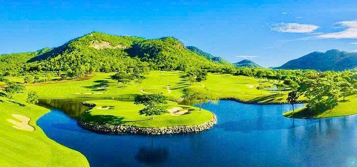 Black Mountain Golf Club ở Thái Lan - Sân Golf sử dụng hệ thống tưới tiêu tiết kiệm nước và năng lượng mặt trời cho các hoạt động của sân. 