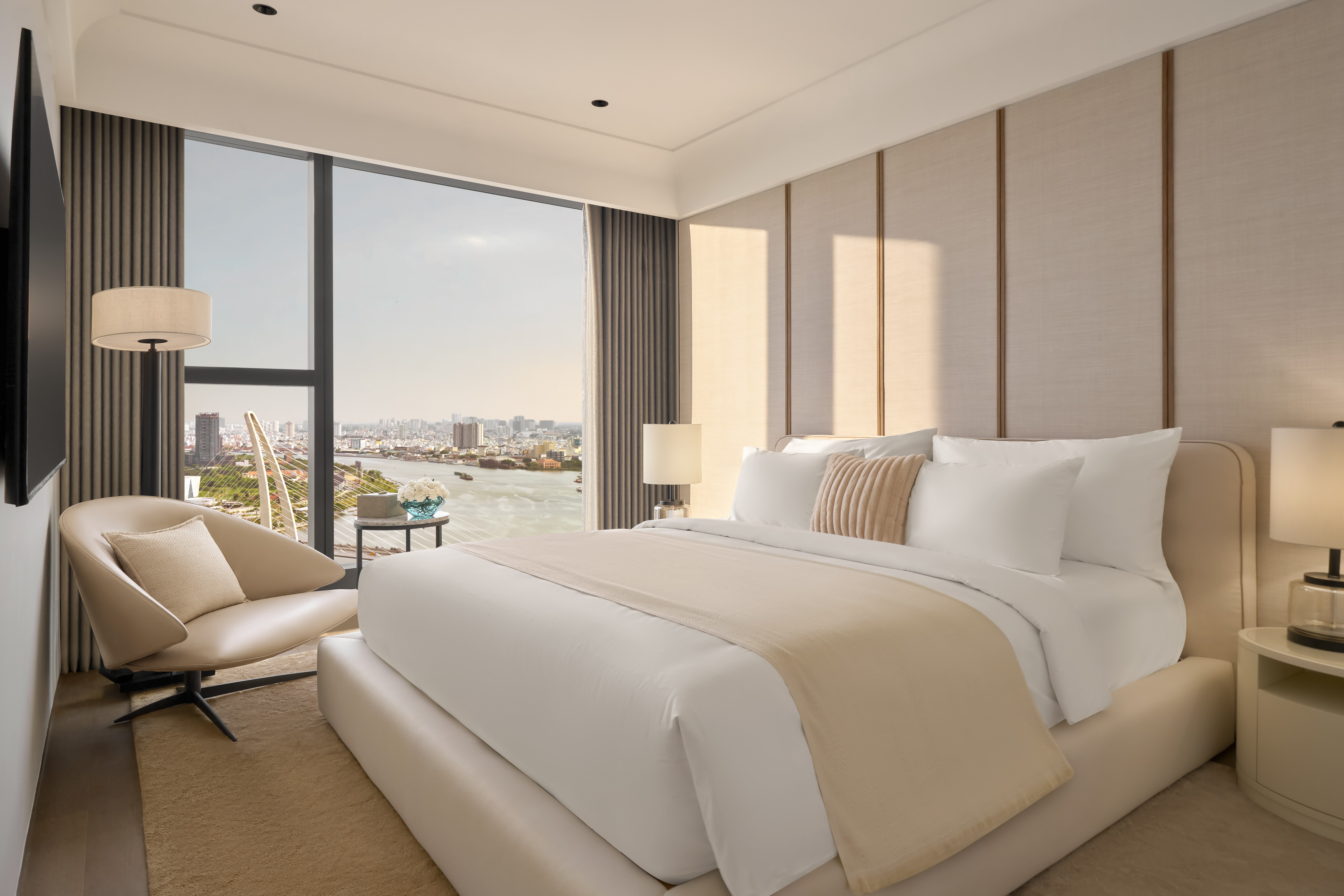 Sự giao hòa giữa vị trí lịch sử và thương hiệu toàn cầu đã kiến tạo nên nền tảng vững chắc cho giá trị trường tồn của BĐS hàng hiệu. Sở hữu căn hộ tại Grand Marina, Saigon (ảnh) chính là sở hữu di sản vượt thời gian, tài sản độc bản của giới thượng lưu.