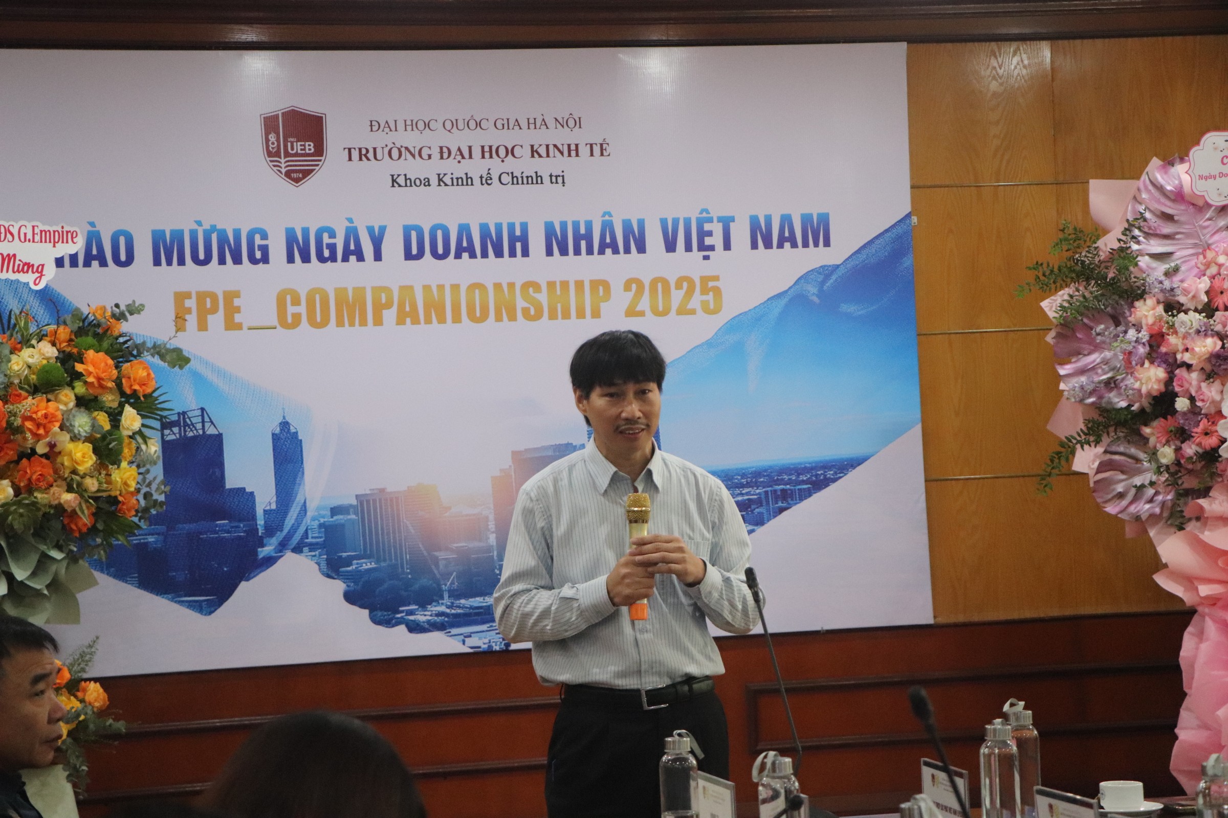 truong-dai-hoc-kinh-te-dhqghn-to-chuc-ky-niem-ngay-doanh-nhan-viet-nam-2025-14-1760317522.JPG