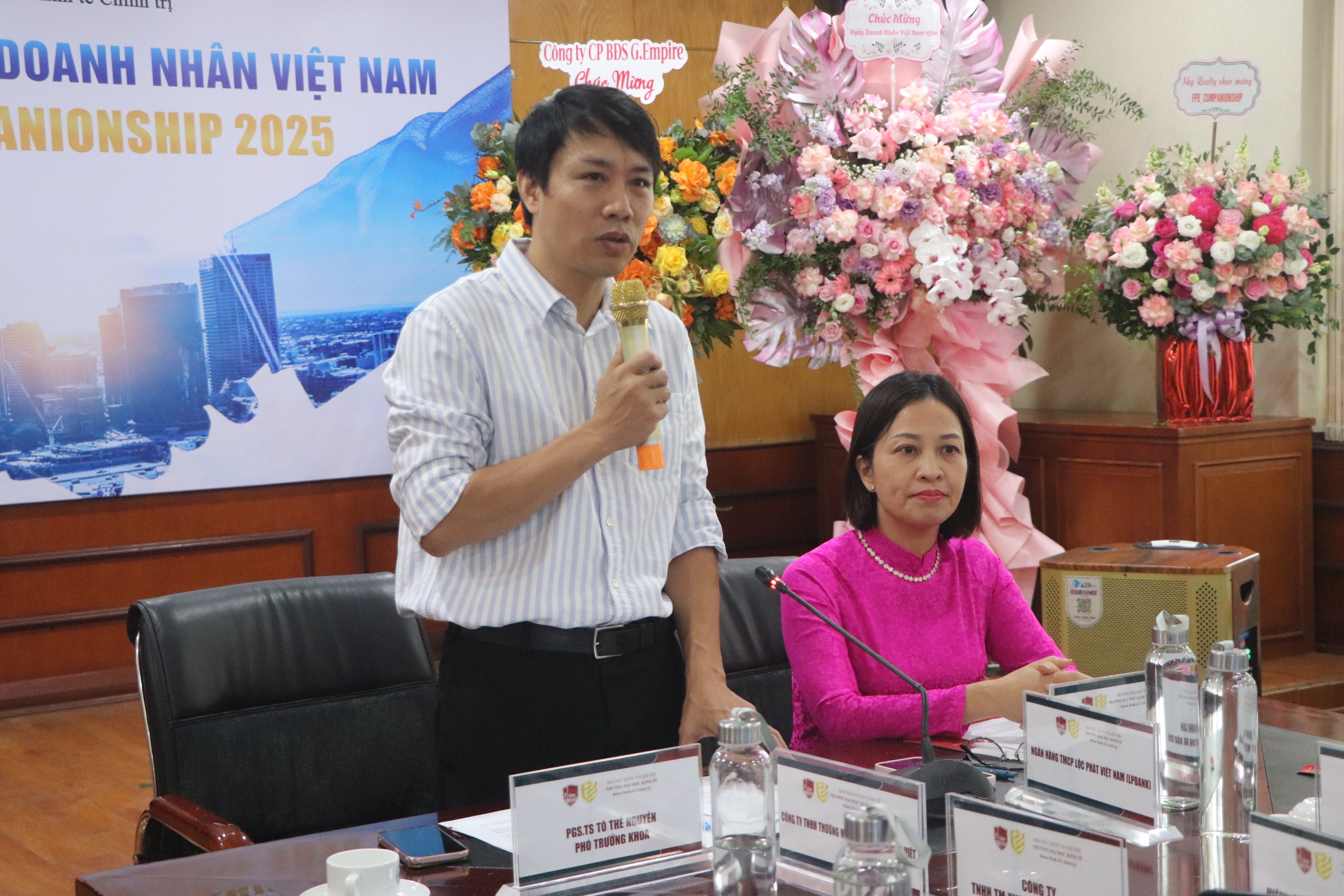 truong-dai-hoc-kinh-te-dhqghn-to-chuc-ky-niem-ngay-doanh-nhan-viet-nam-2025-30-1760318357.JPG