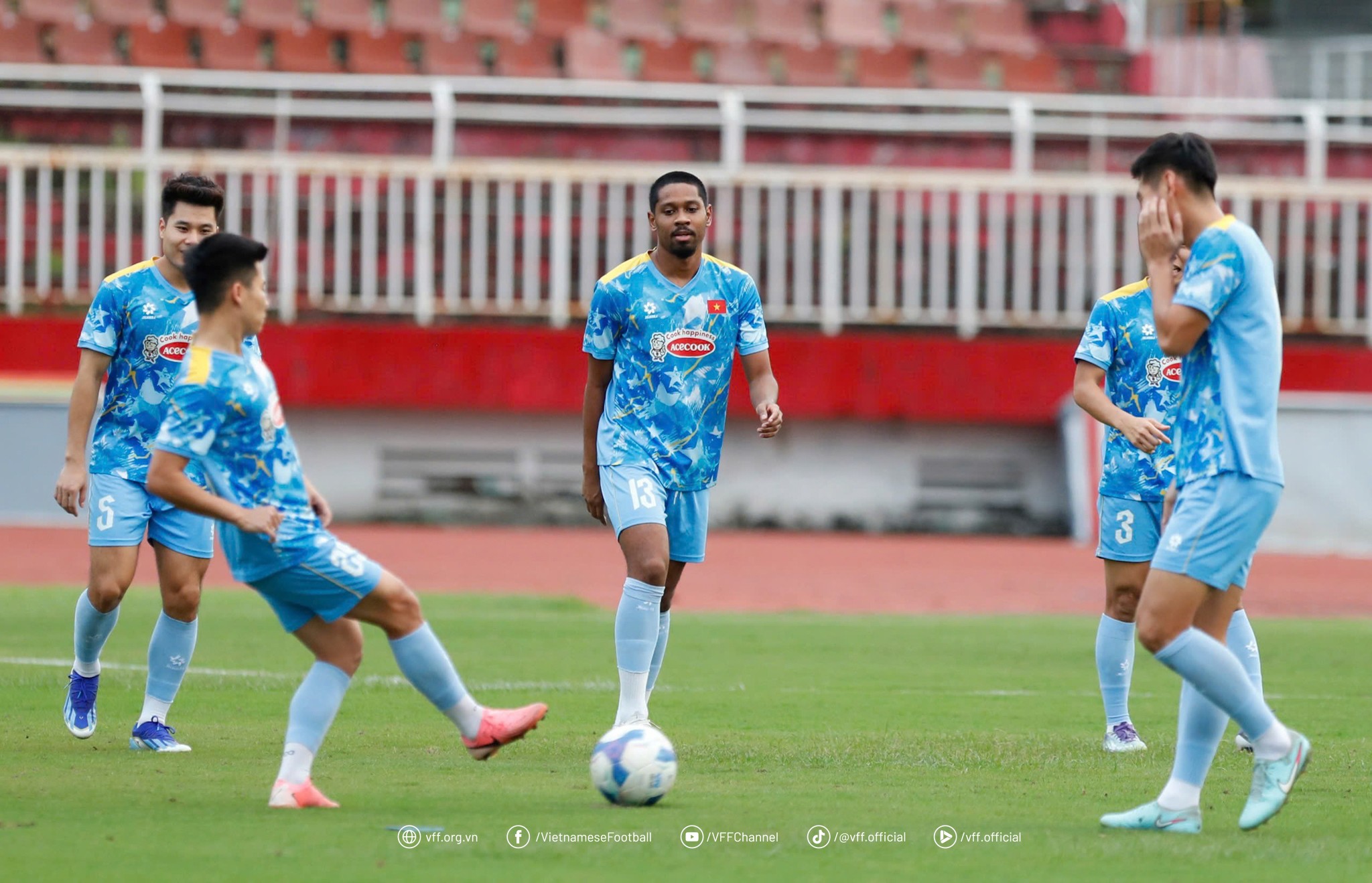 Pendant Quang Vinh và đồng đội sẵn sàng cho trận tái đấu với Nepal