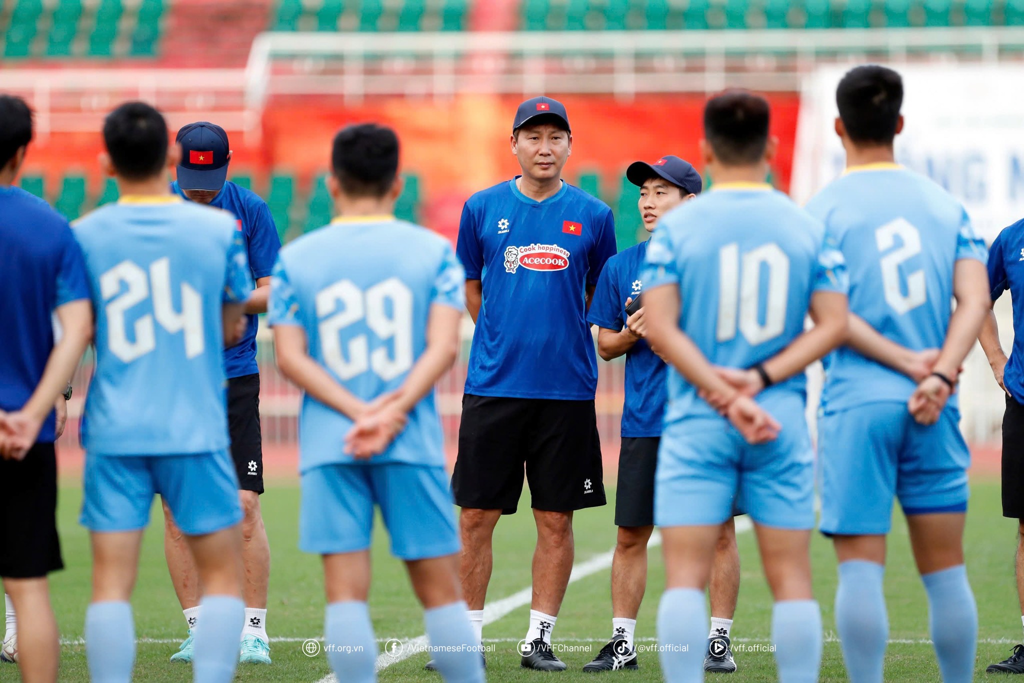 Sau quãng nghỉ ngắn, thầy trò HLV Kim Sang Sik đã quay lại guồng quay luyện tập