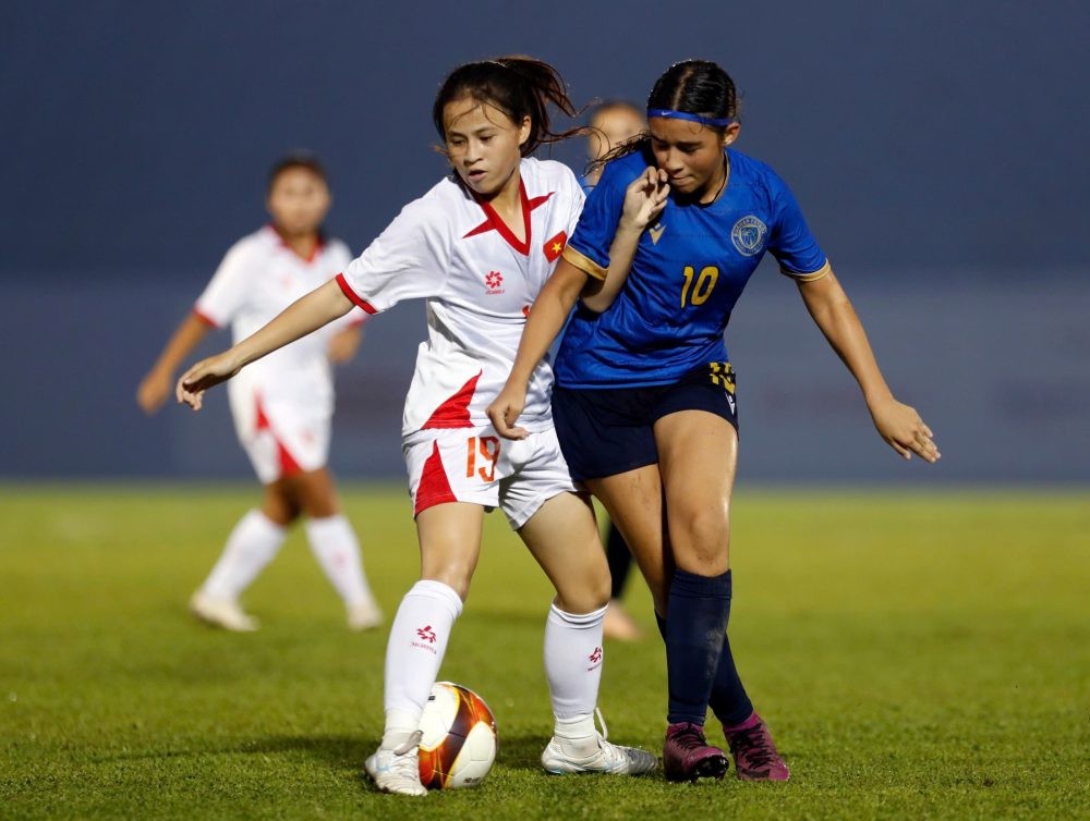 Các cầu thủ trẻ U17 nữ Việt Nam tỏ ra lấn lướt hoàn toàn trước U17 nữ Guam
