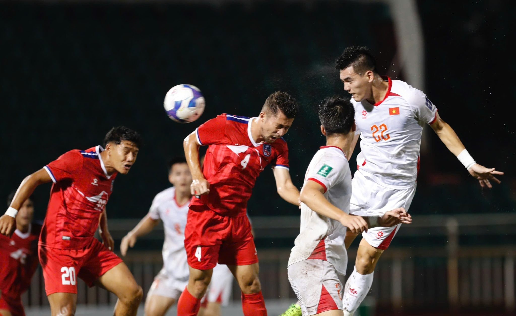 Các cầu thủ Việt Nam phung phí quá nhiều cơ hội trong trận tái đấu