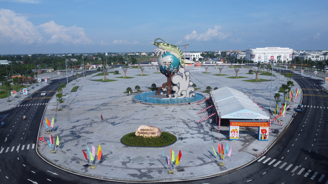 Con tôm khổng lồ 22 tỷ đồng ở Cà Mau một biểu tượng ngành kinh tế chủ lực – điểm nhấn mới giữa lòng đô thị