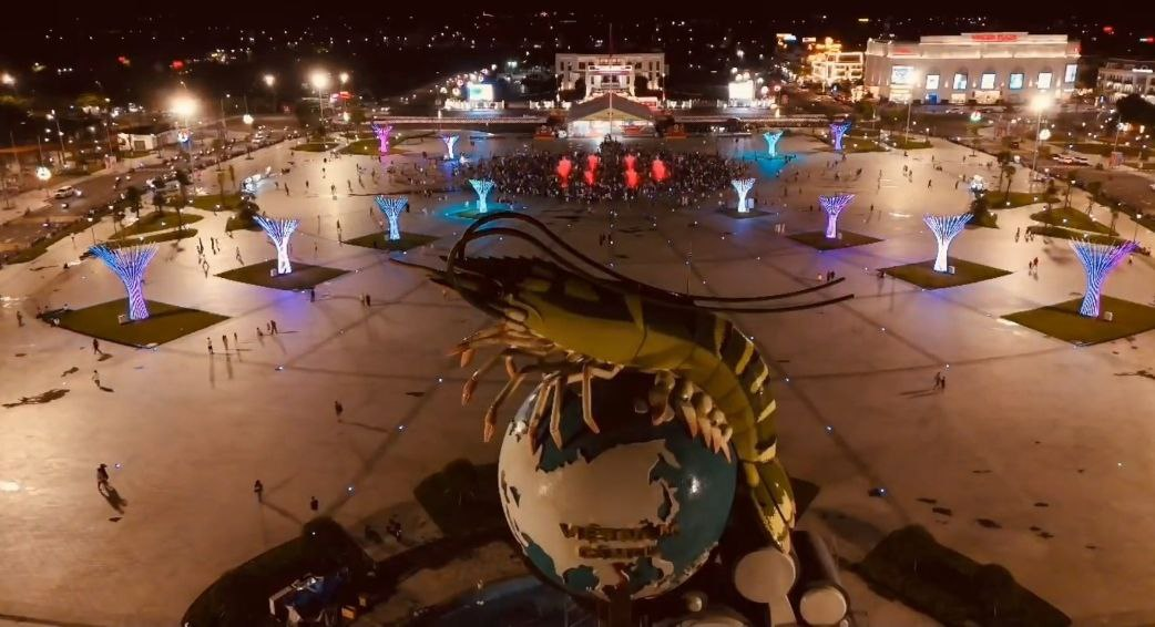 Con tôm khổng lồ 22 tỷ đồng ở Cà Mau một biểu tượng ngành kinh tế chủ lực – điểm nhấn mới giữa lòng đô thị