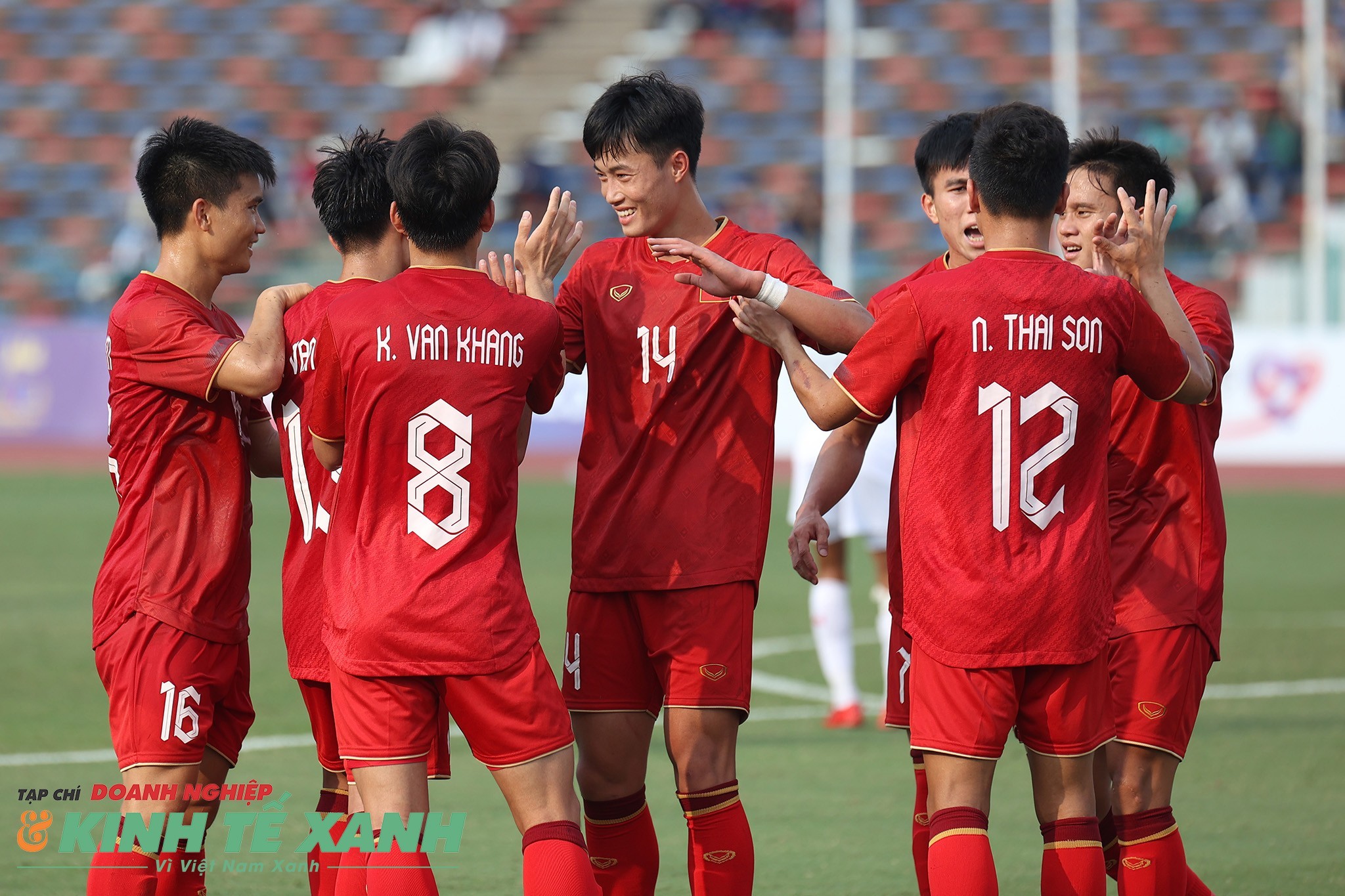 Các cầu thủ U22 Việt Nam ăn mừng bàn thắng trong trận tranh huy chương đồng tại SEA Games 32