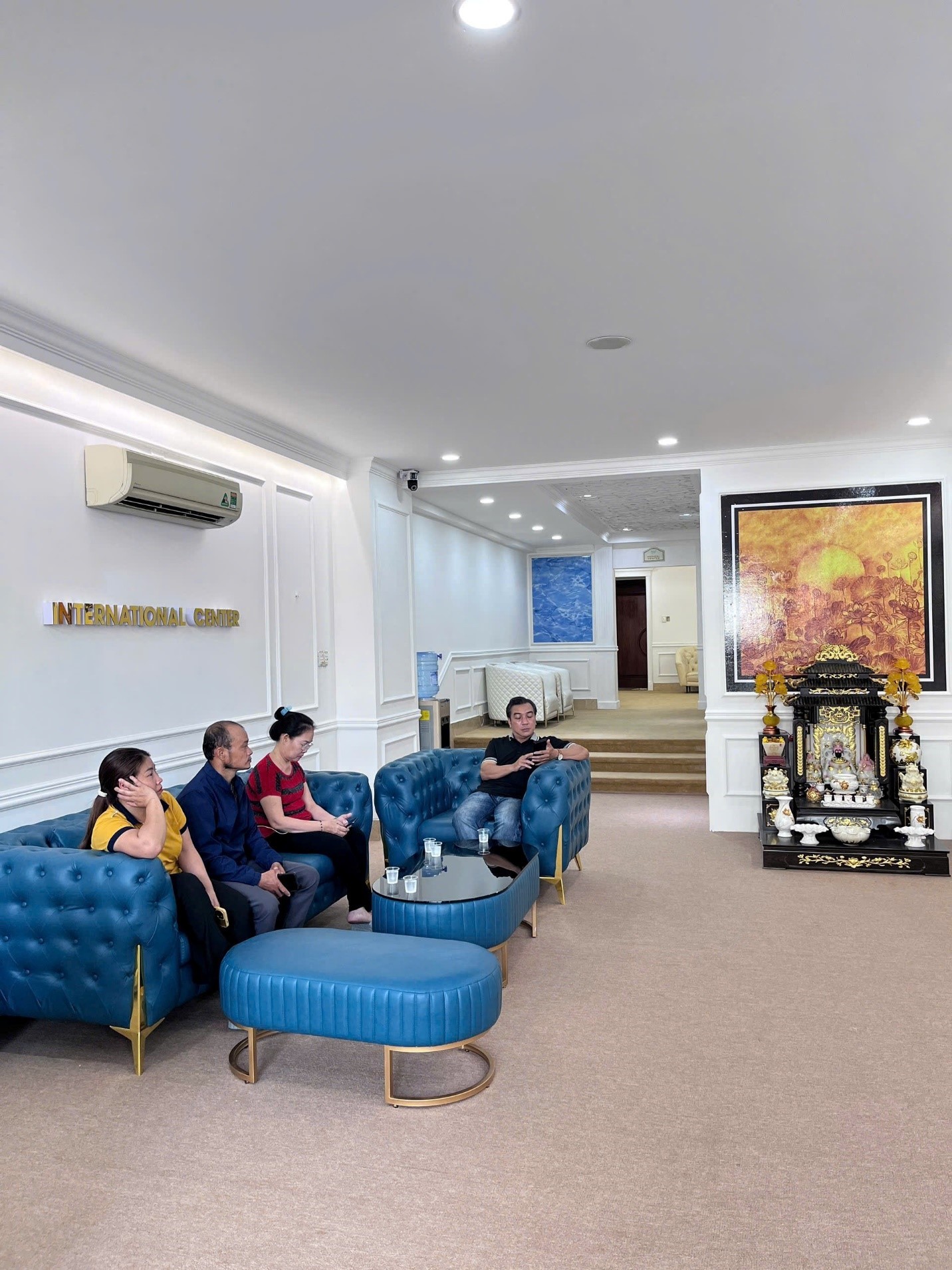 Không gian tiếp đón sang trọng và thân thiện tại cơ sở chăm sóc tóc, da nám và trẻ hóa da 6A Hồ Xuân Hương (phường Xuân Hòa, TP.HCM).