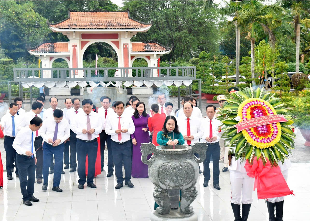 Cà Mau bước vào thời kỳ phát triển mới: Thi đua yêu nước gắn với chuyển đổi xanh và đổi mới sáng tạo