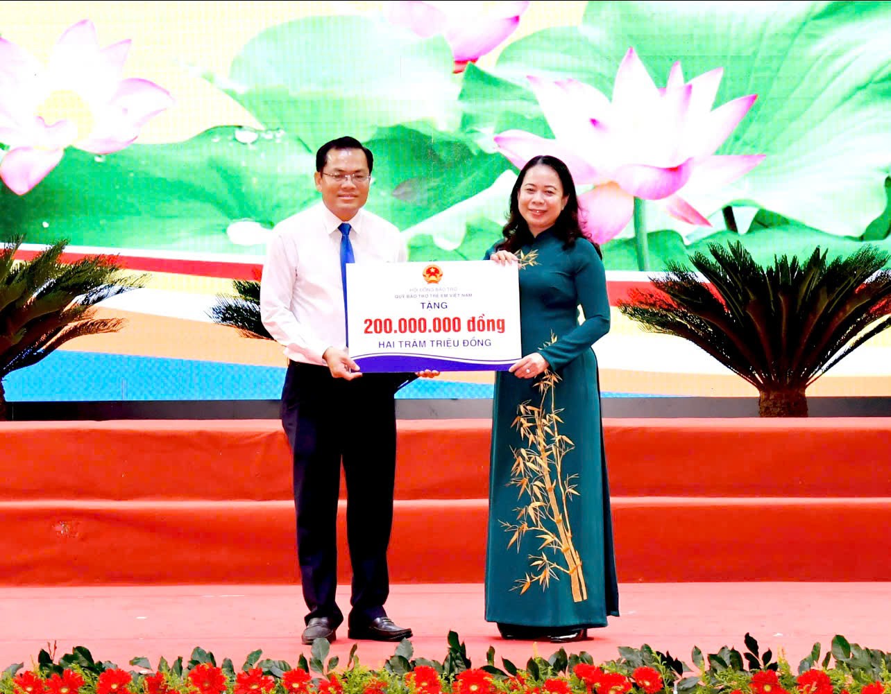 Cà Mau bước vào thời kỳ phát triển mới: Thi đua yêu nước gắn với chuyển đổi xanh và đổi mới sáng tạo