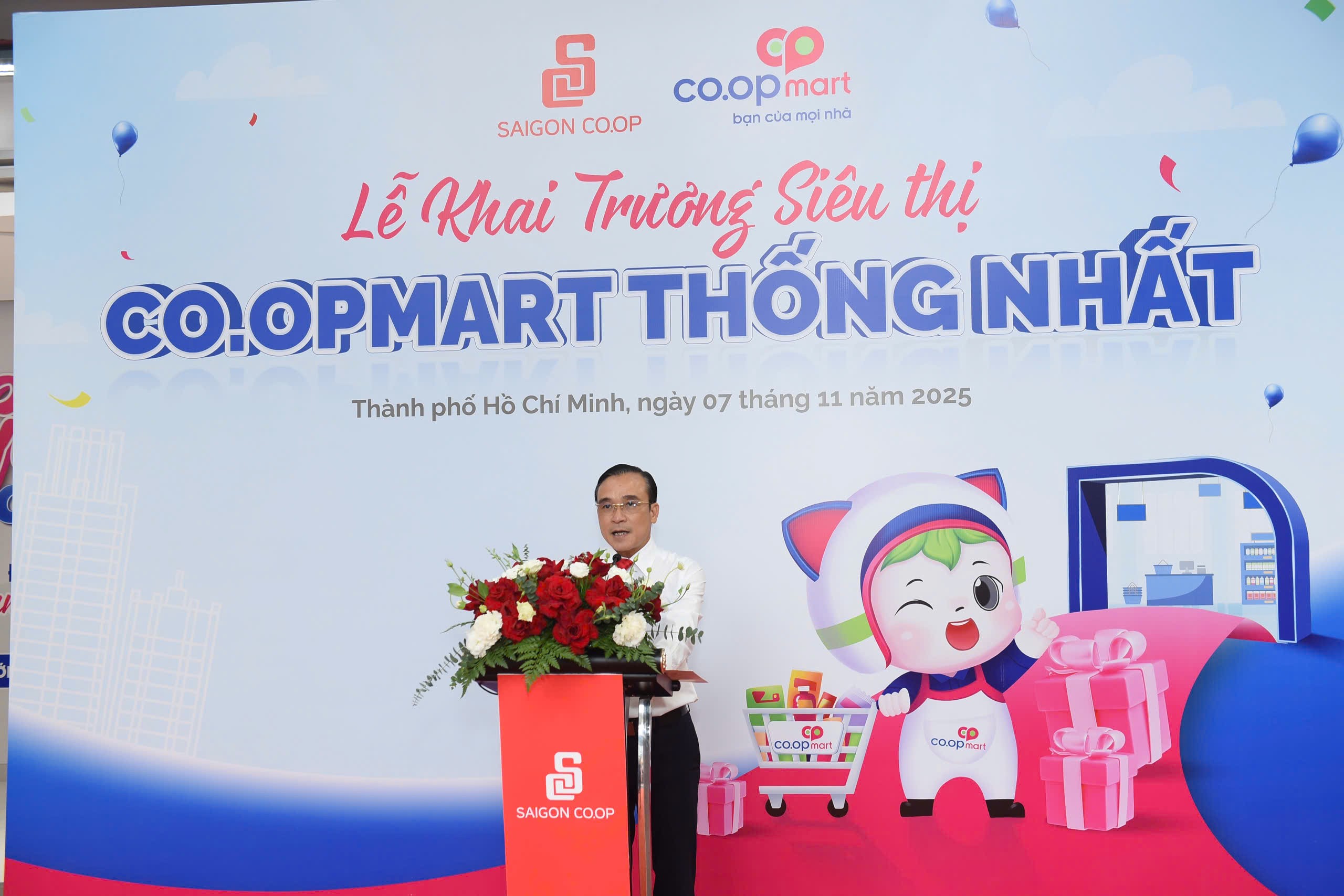 ong-nguyen-ngoc-thang-pho-tgd-saigon-coop-phat-bieu-tai-le-khai-truong-1762511712.jpg