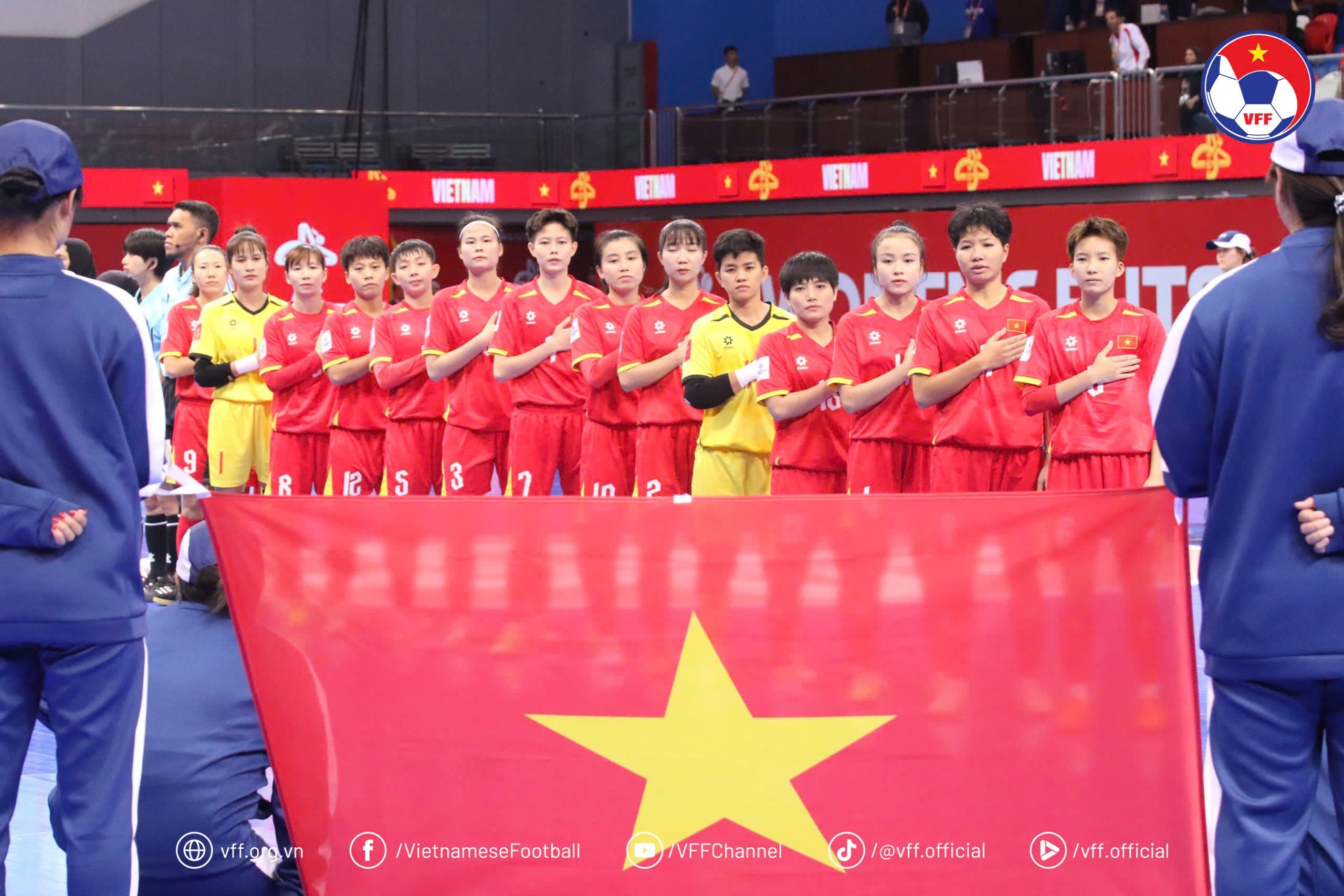 Các cầu thủ futsal nữ Việt Nam đã chơi đầy nỗ lực và cố gắng trước Nhật Bản tại Tứ kết châu Á