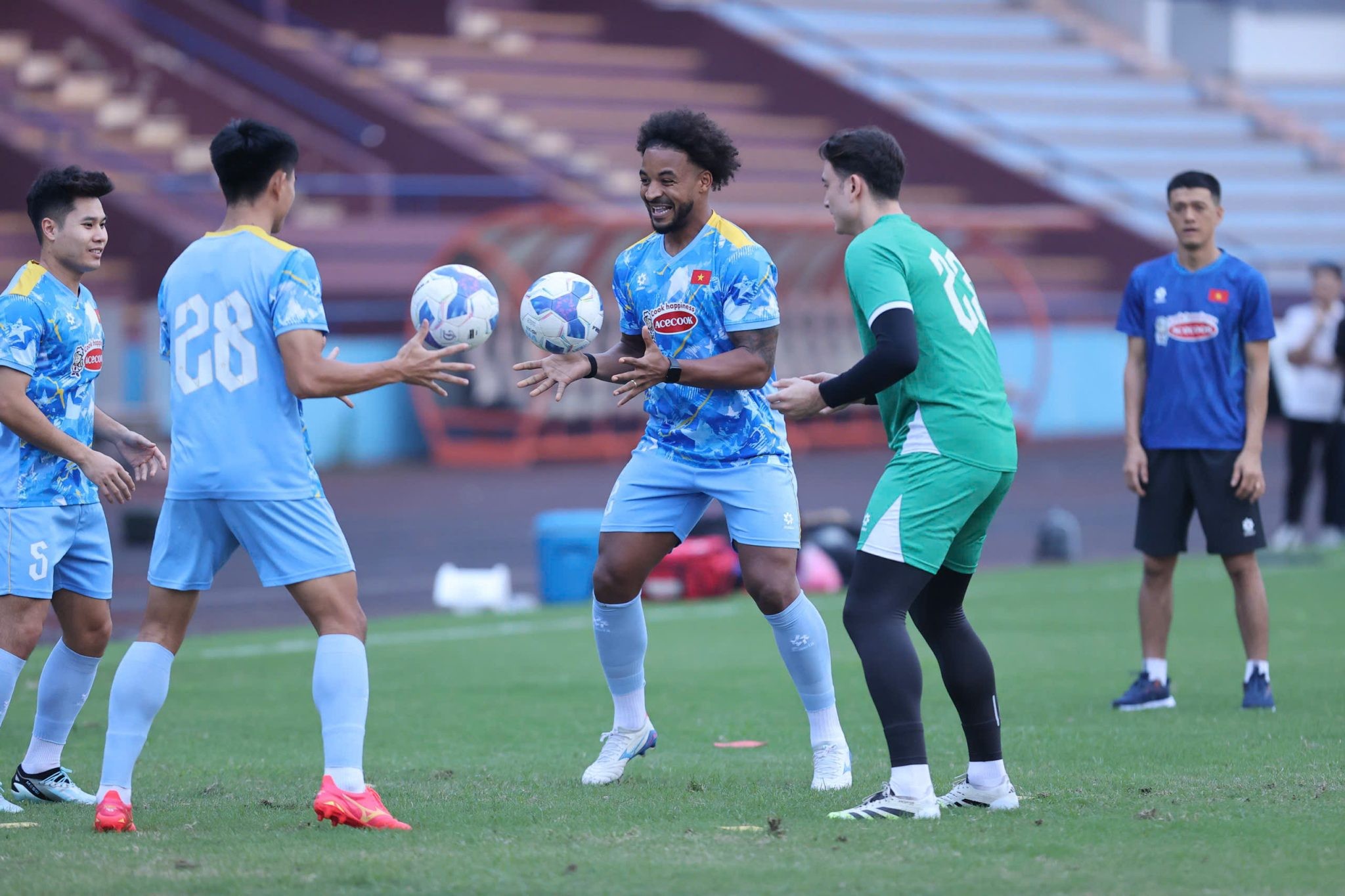 Tiền đạo Nguyễn Xuân Son quay trở lại đội tuyển quốc gia sau gần 1 năm vắng mặt