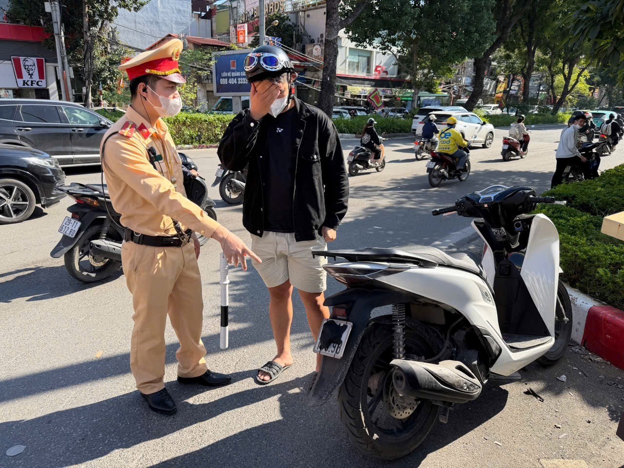 CSGT ghi hình làm bằng chứng, xử lý nghiêm các trường hợp vi phạm sử dụng điện thoại khi đang điều khiển phương tiện.