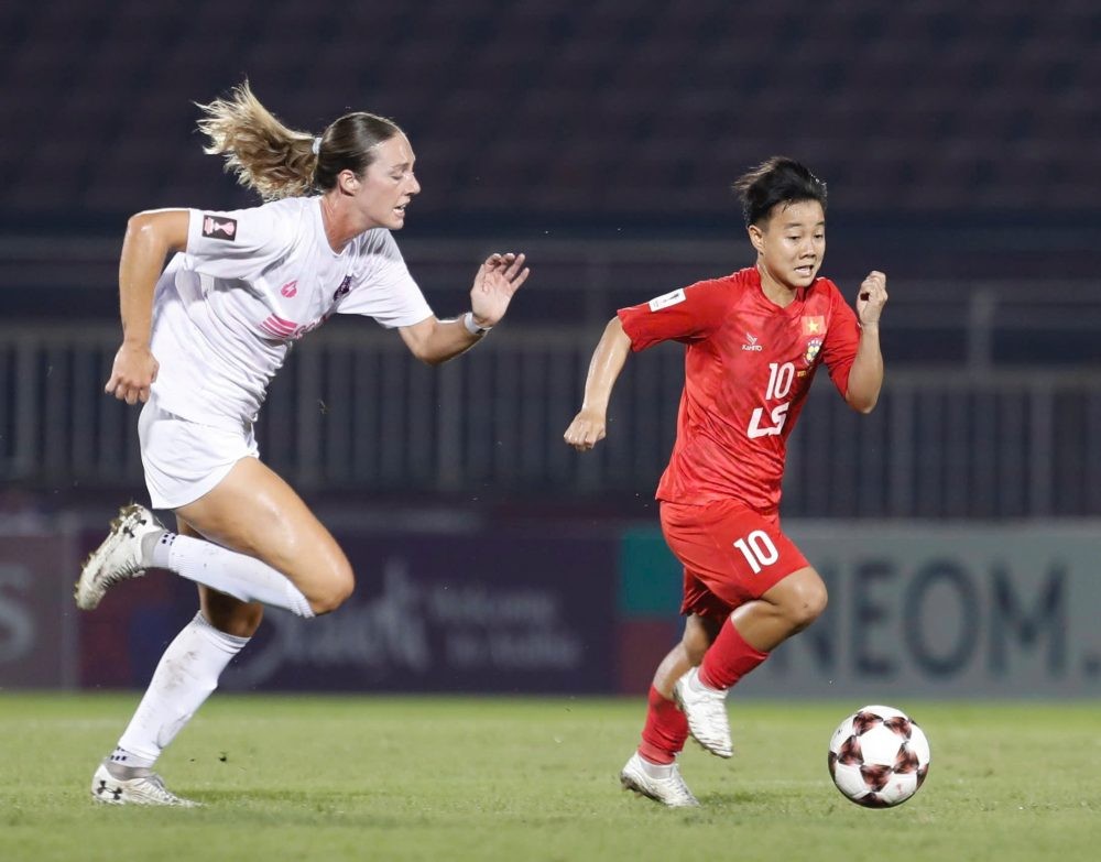 Hai đội liên tục chơi đôi công, ăn miếng trả miếng