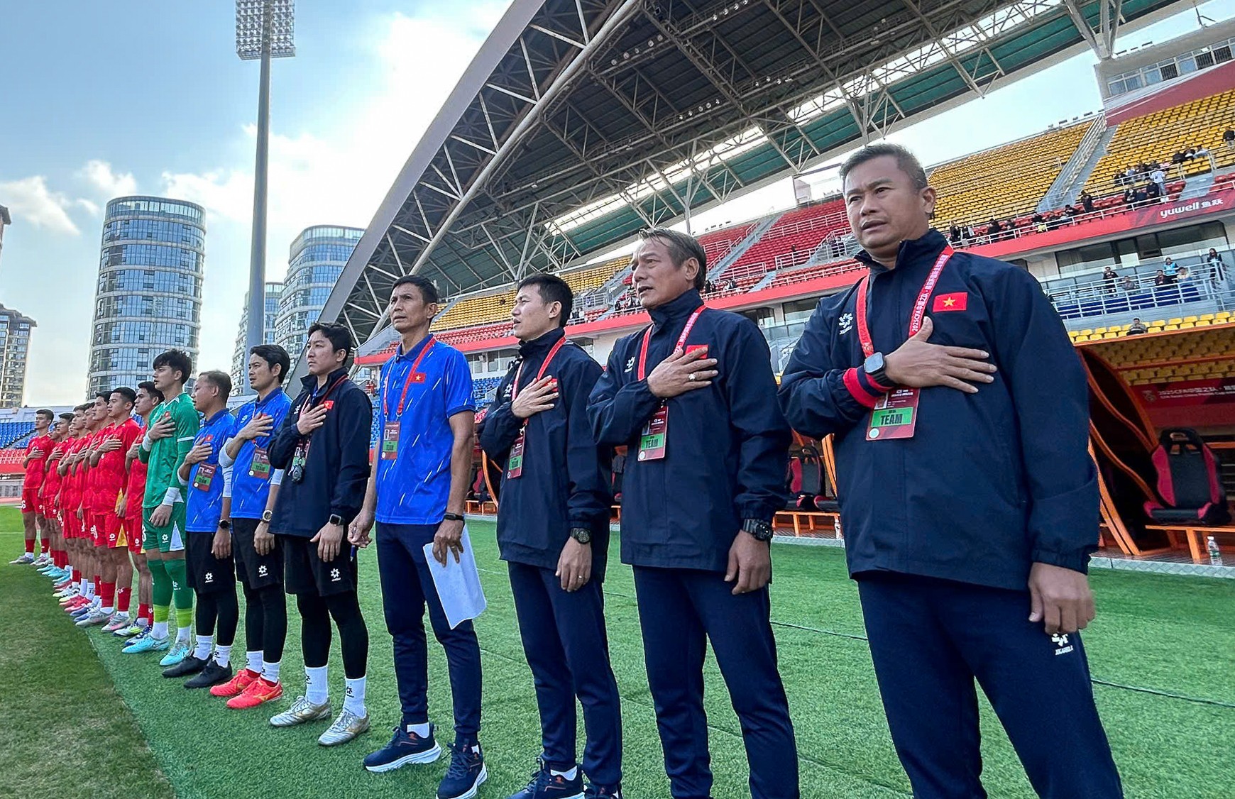 HLV Đinh Hồng Vinh hài lòng với nỗ lực của các cầu thủ U22 Việt Nam trận gặp U22 Uzbekistan