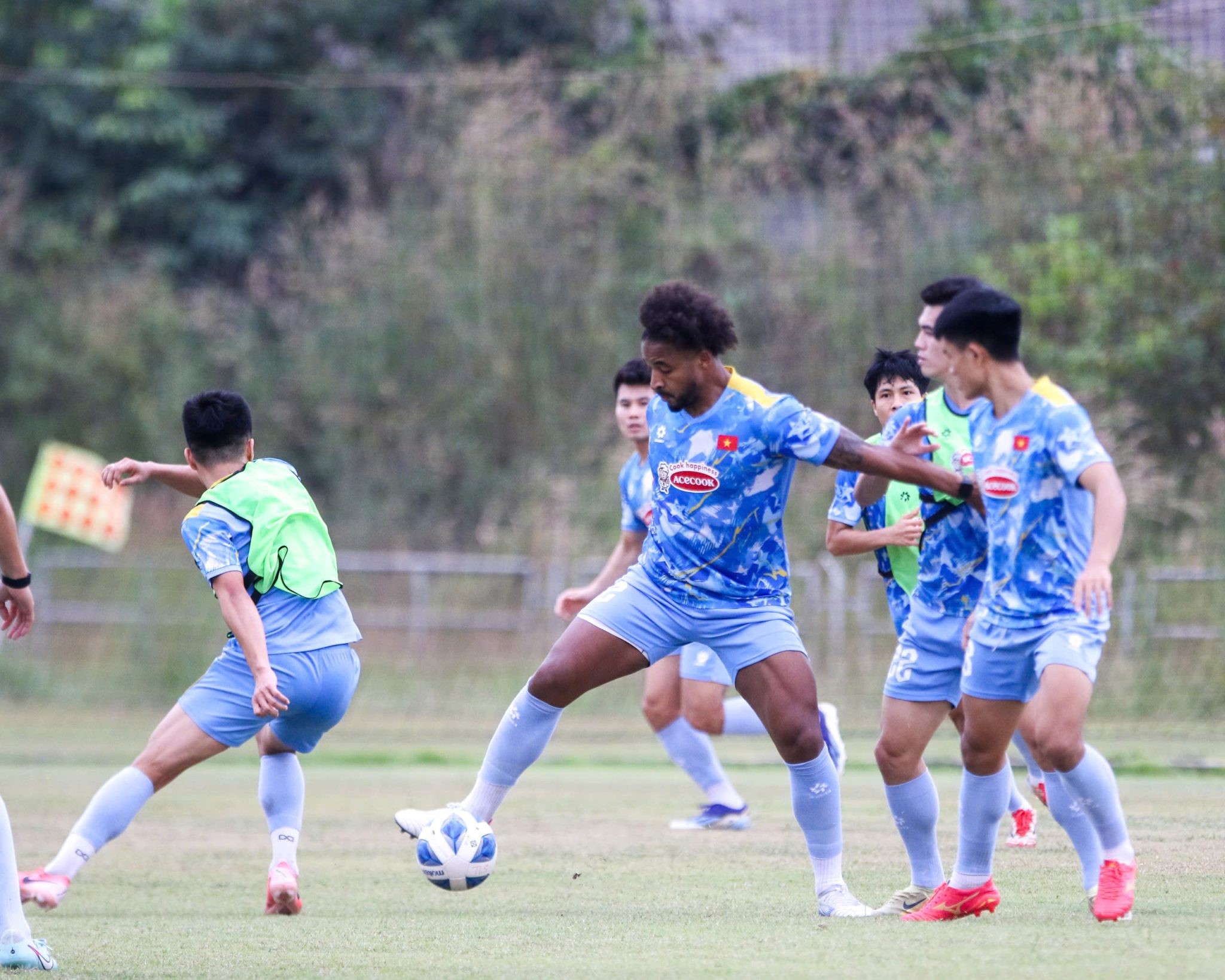 Tiền đạo Nguyễn Xuân Son tích cực luyện tập, chuẩn bị cho màn tái xuất